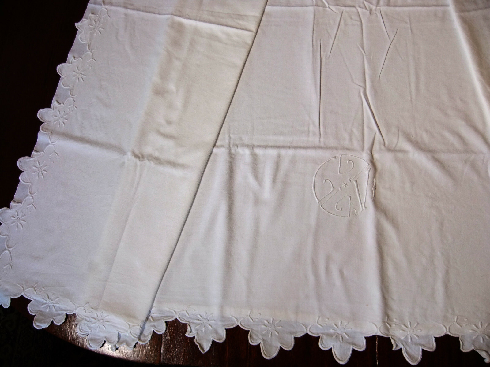 Sheet Antique Scalloped 6 7/12ft x 8 8/12ft Embroidered Of Monogram GV And