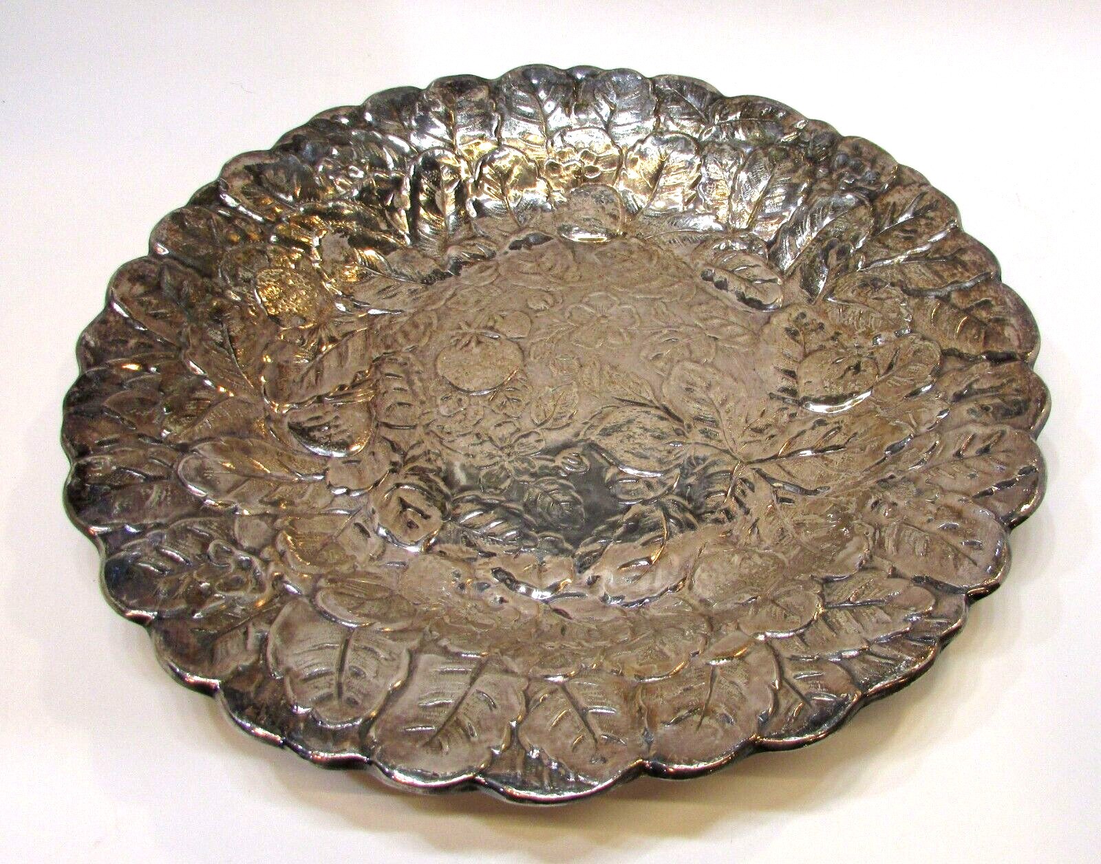Vintage Reed Barton 115 Strawberry Pattern 13.75″ dia Silverplate Serving Tray