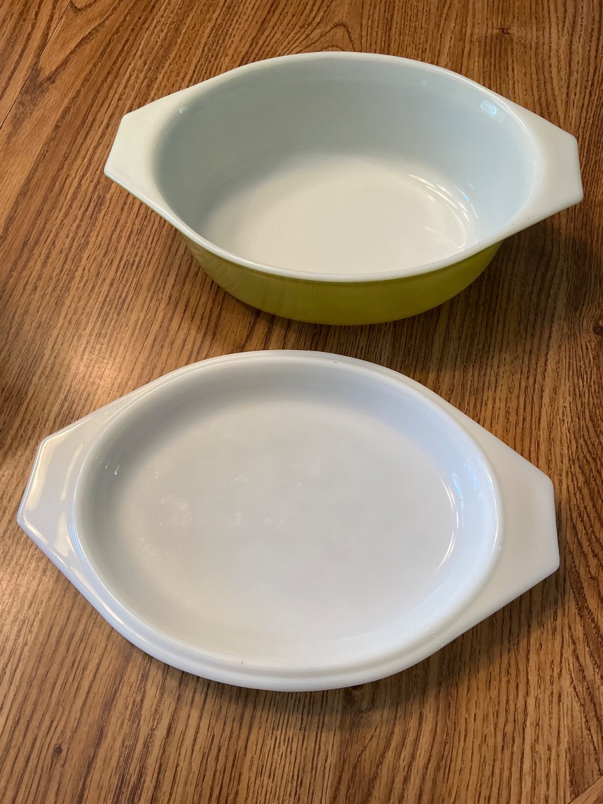 Pyrex Spring Blossom Round 474B and Verde Olive Oval 043 with Lids