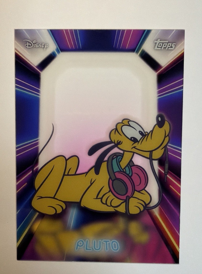 Topps Disney 2026 Neon Illuminated Neon Lights – Pluto NPL-20 Insert