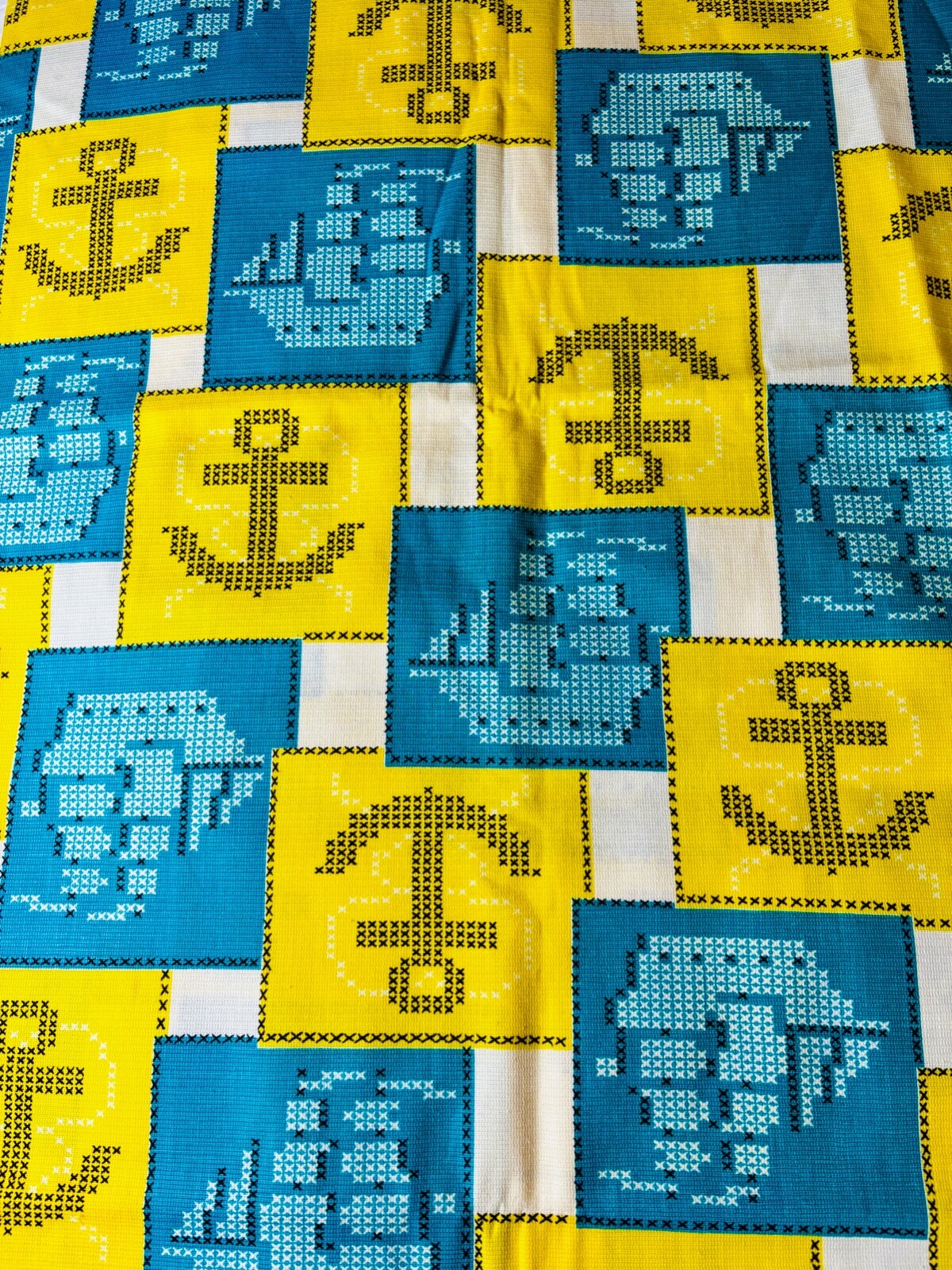 VTG WM ANDERSON BLUE YELLOW NAUTICAL SAILBOAT &ANCHOR WOVEN CLOTH FABRIC 44″x71″