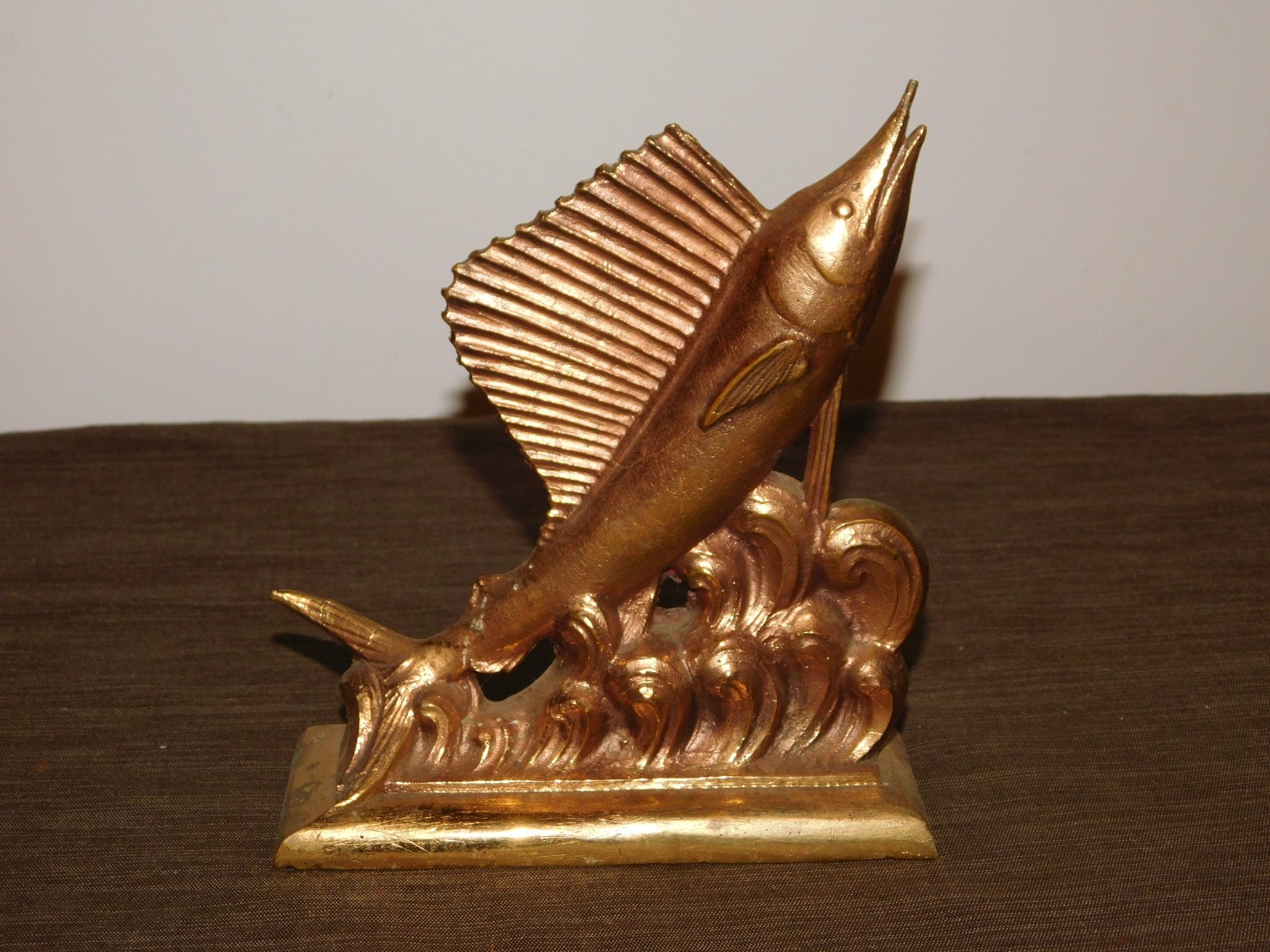 VINTAGE 6 1/2″ LONG 7 1/2″ HIGH SWORDFISH BRASS DOOR STOP