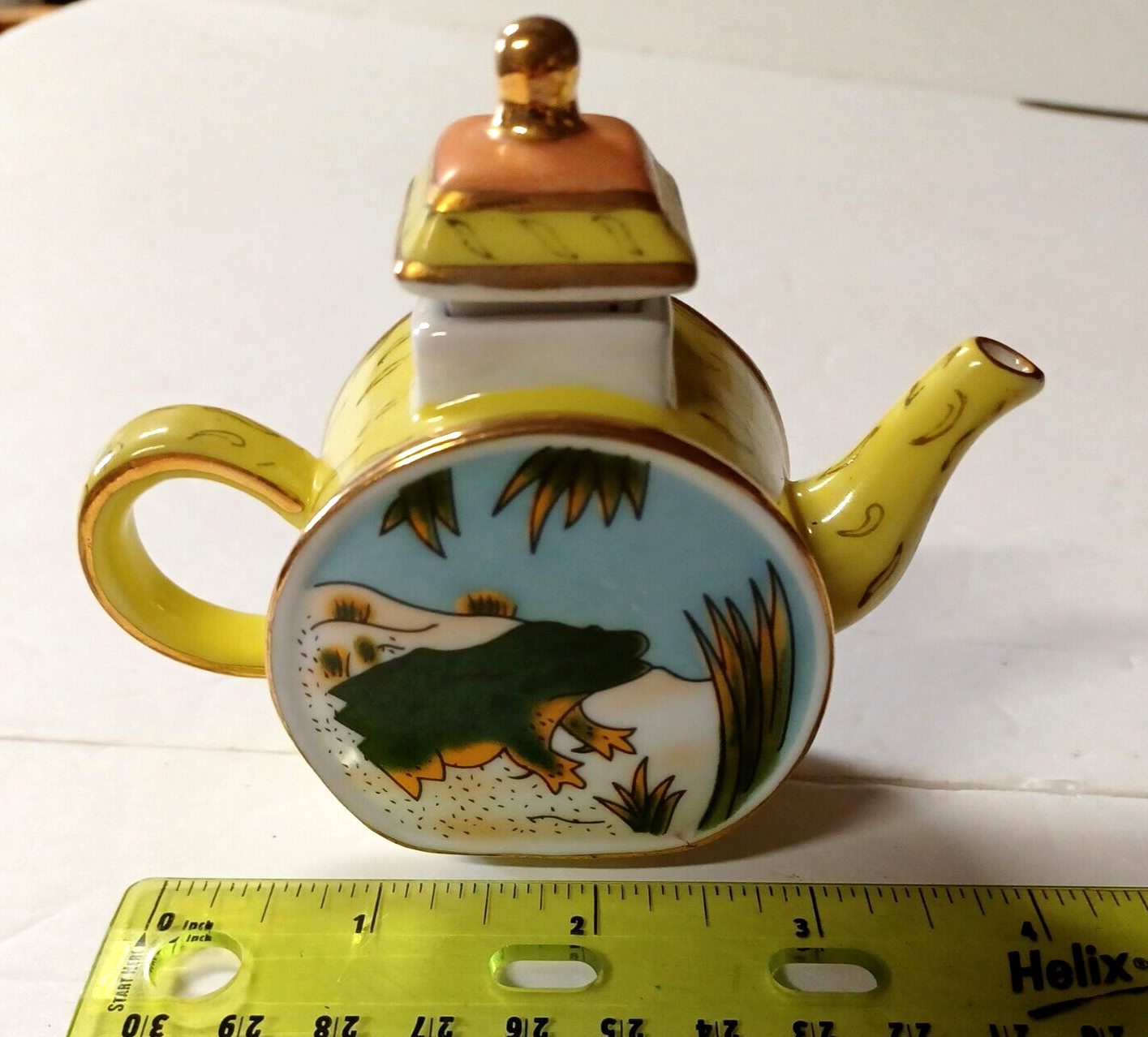 Vintage Vivian Chan Mini Miniature Teapots Lidded Teapot Yellow Green Frog
