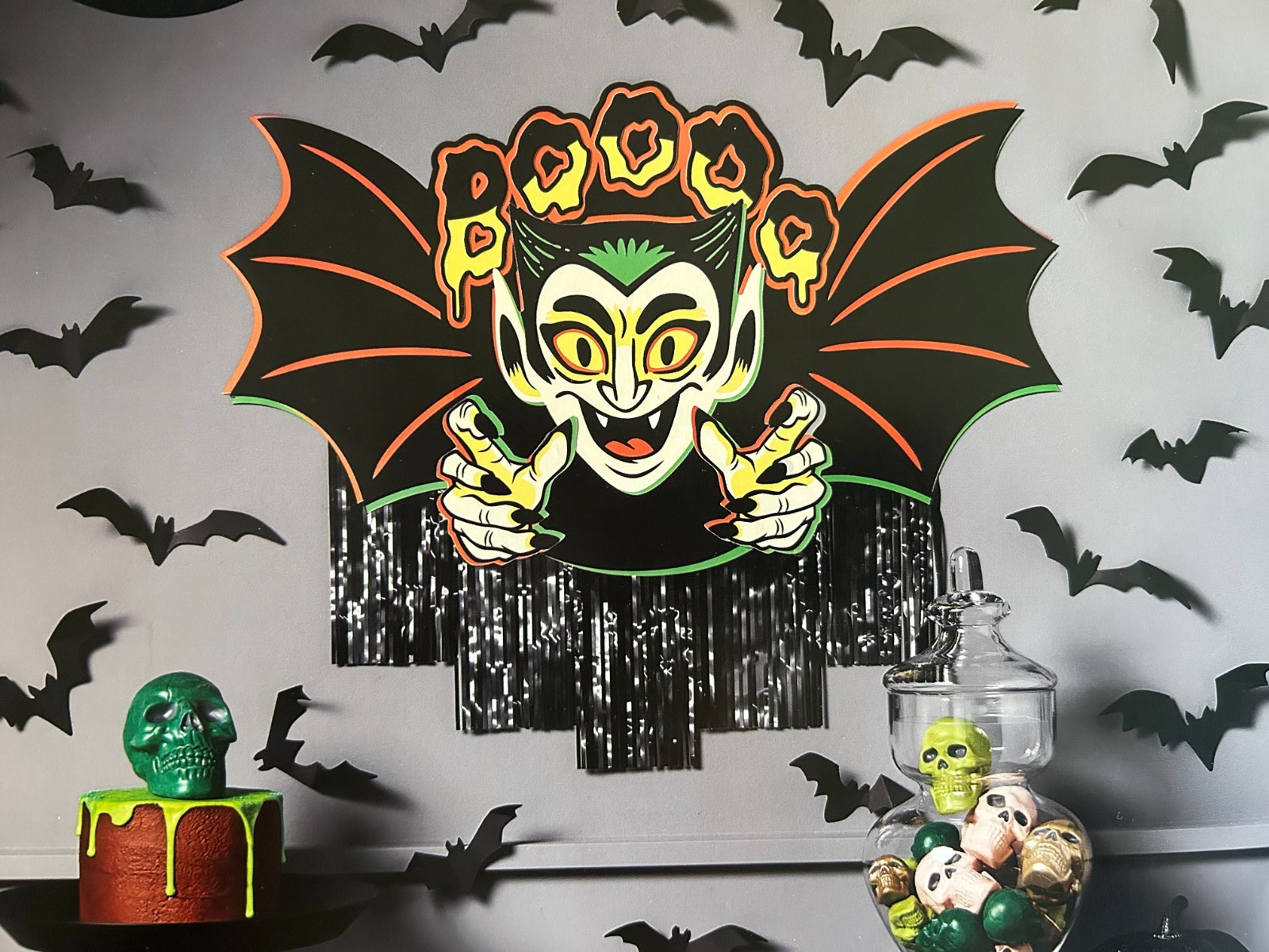 36″ Vampire w Tinsel & 30 Bats NEW Cardstock, Halloween Decoration, Hyde & Eek