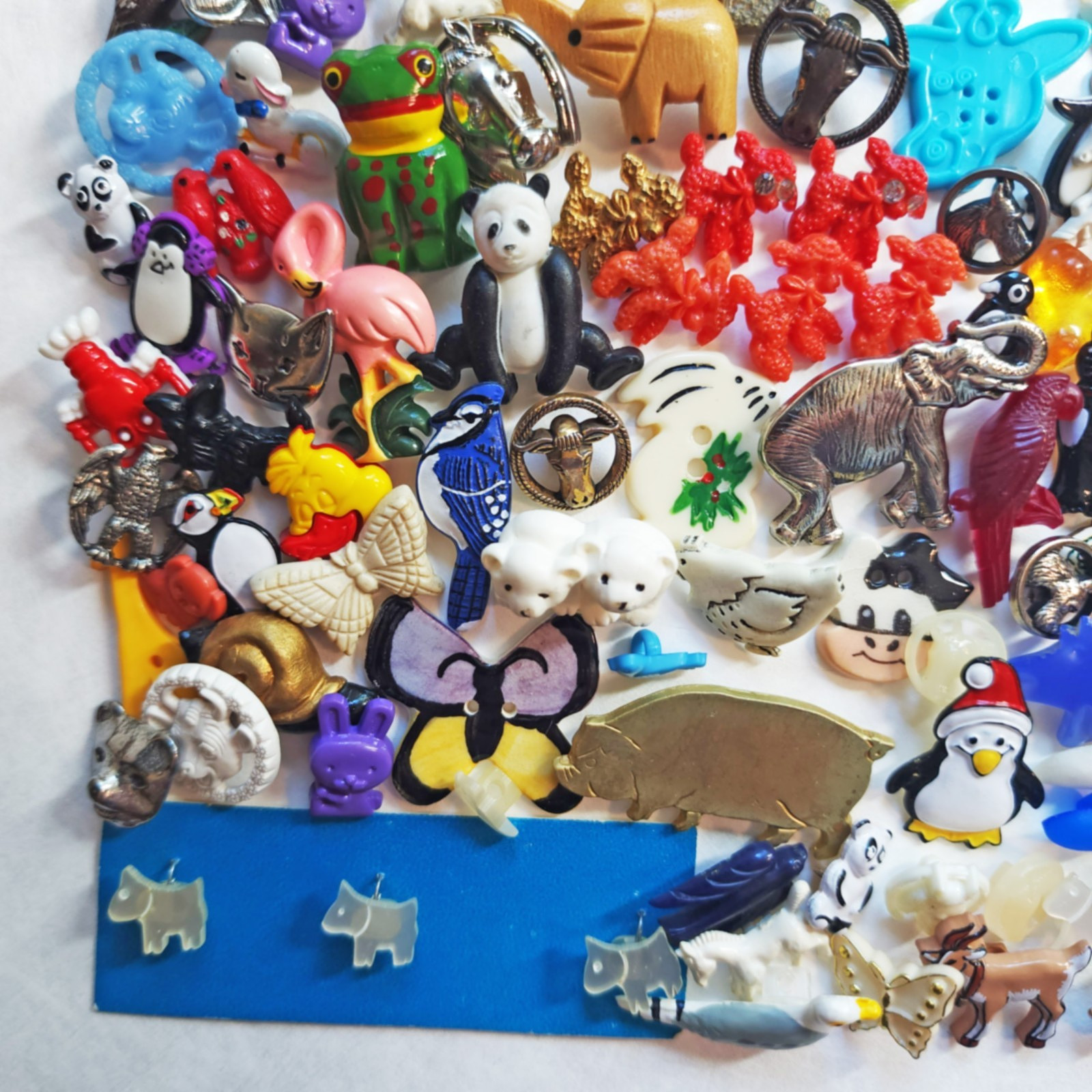 144 Vtg Realistic Novelty Buttons Plastic Metal Wood Goofies Birds Animals Bugs