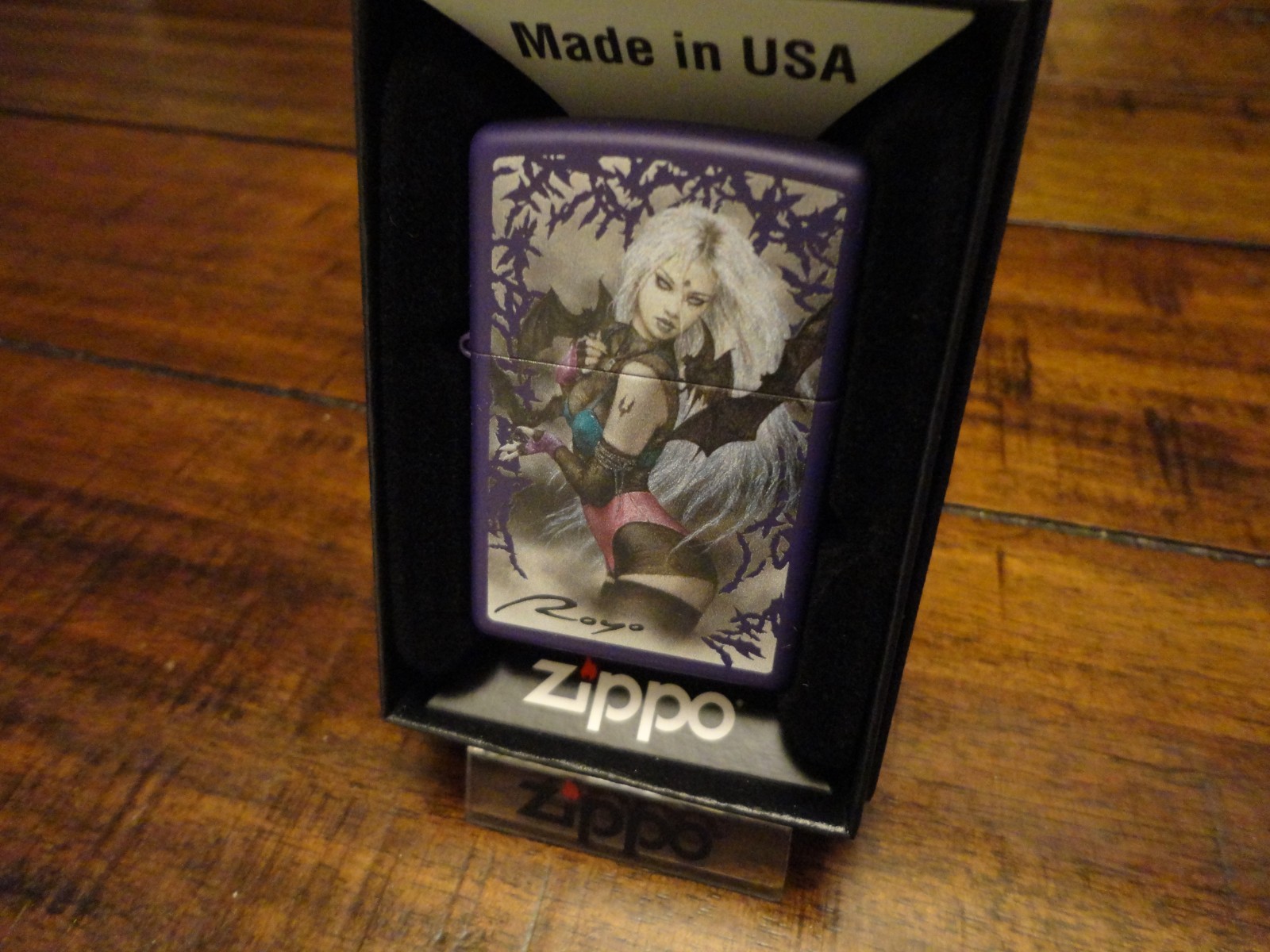 LUIS ROYO FANTASY PINUP BATS ZIPPO LIGHTER MINT IN BOX