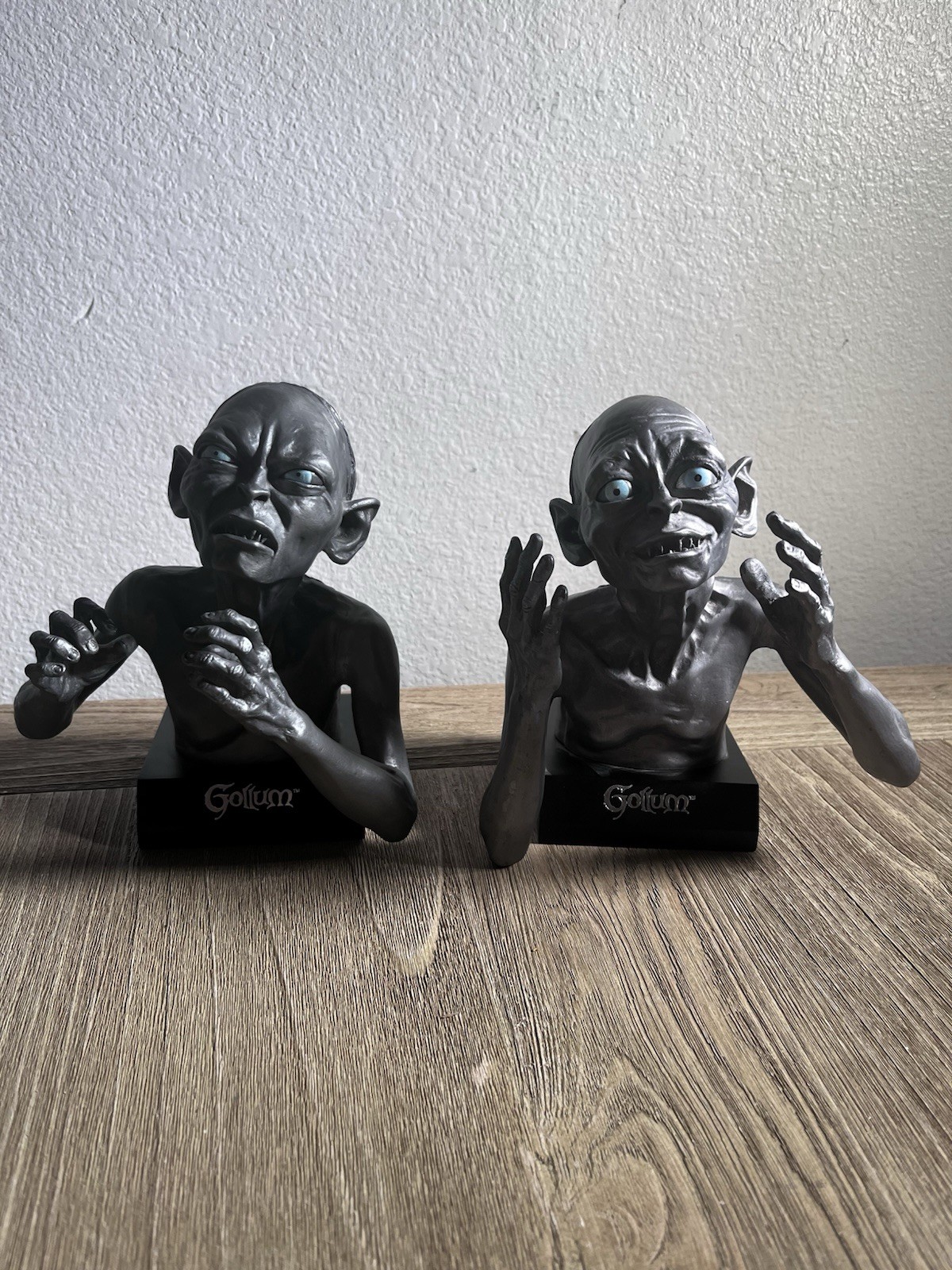 LORD OF THE RINGS – GOLLUM AND SMEAGOL – PEWTER BOOKENDS NOBLE COLLECTION