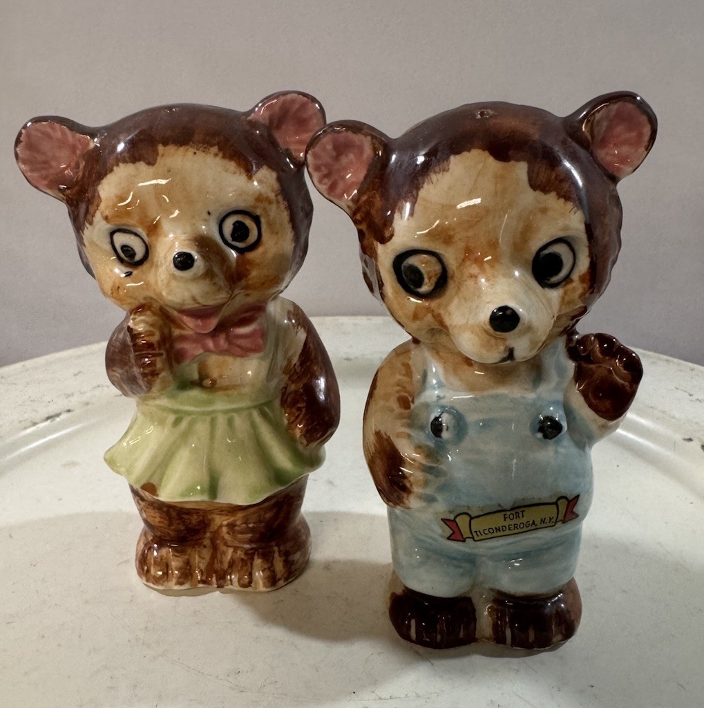 Vintage 1960s Bears Anthropomorphic Salt & Pepper Shaker Set Made In Japan