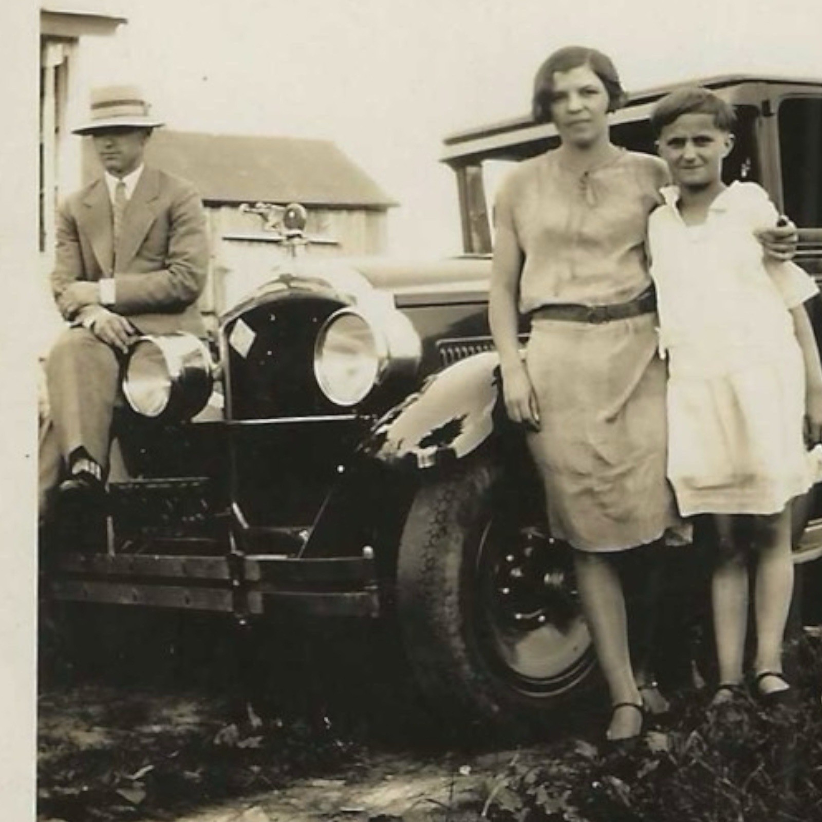Vintage Snapshot Photo 1920s Family with Automobile Man in Suit Flapper Woman