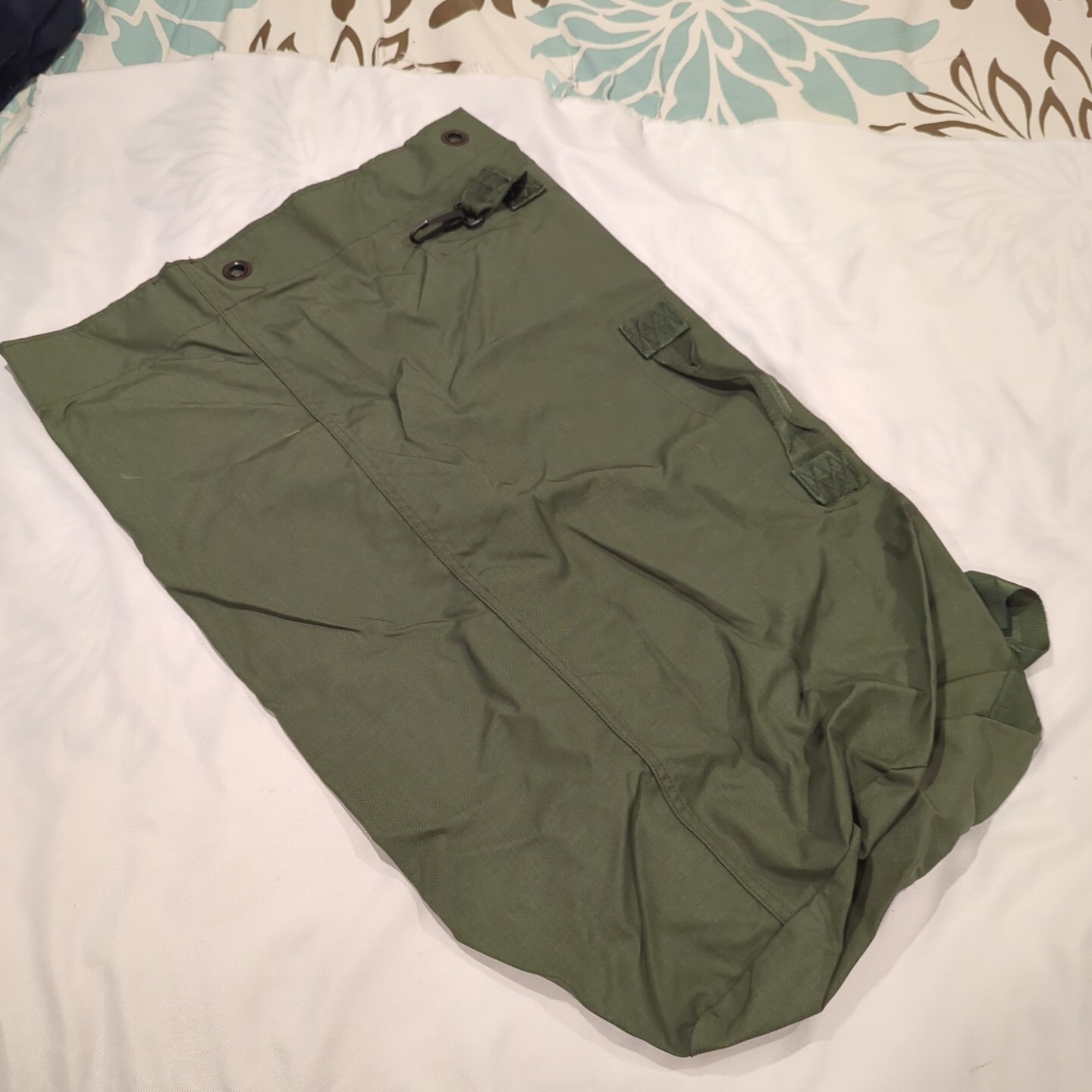 Military Duffel Bag USGI OD Green Nylon Carry Straps Army Duffel