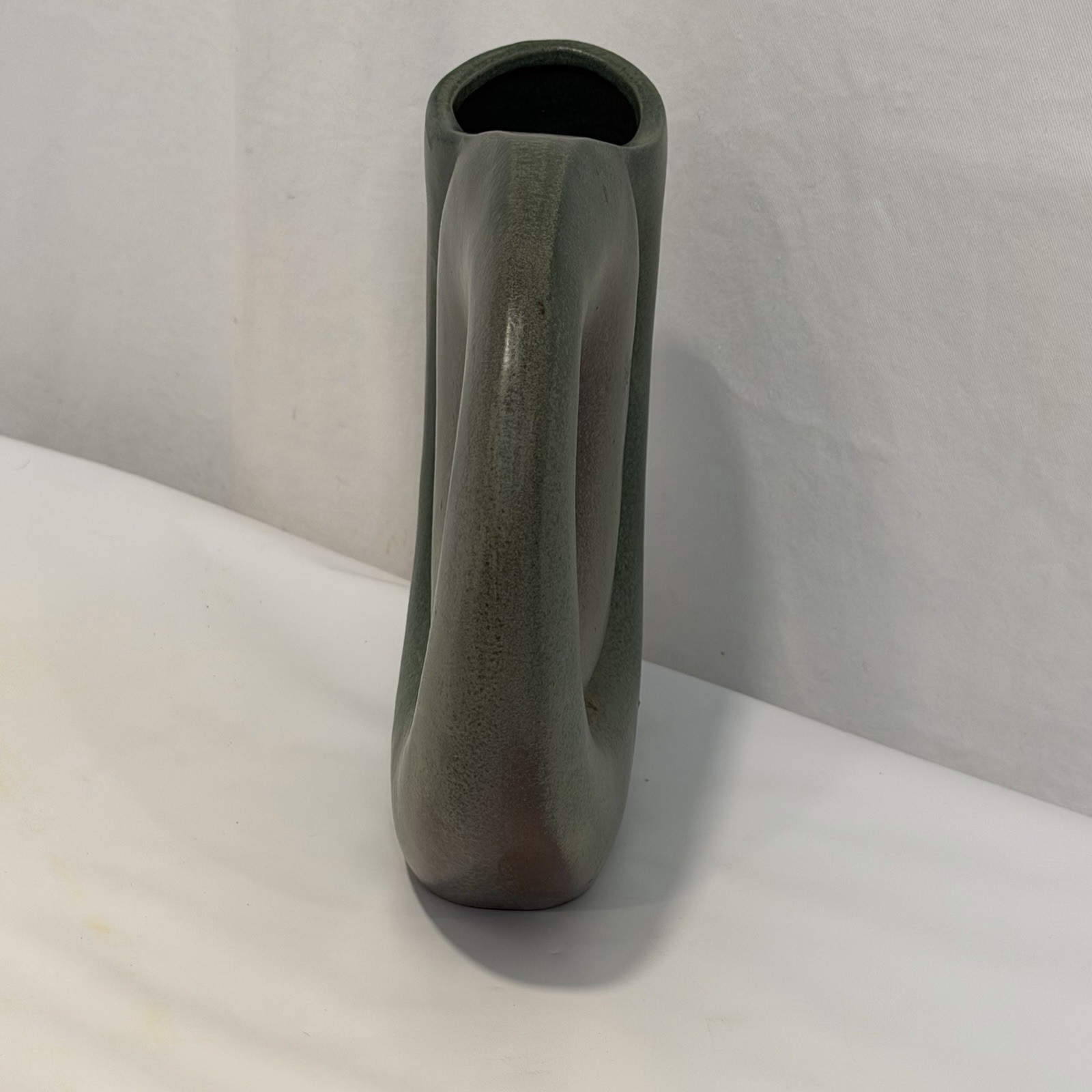 Vtg MCM Toyo Pottery Ikebana Matte Green Nautilus Spiral Shell Vase 8 x 9.5 in