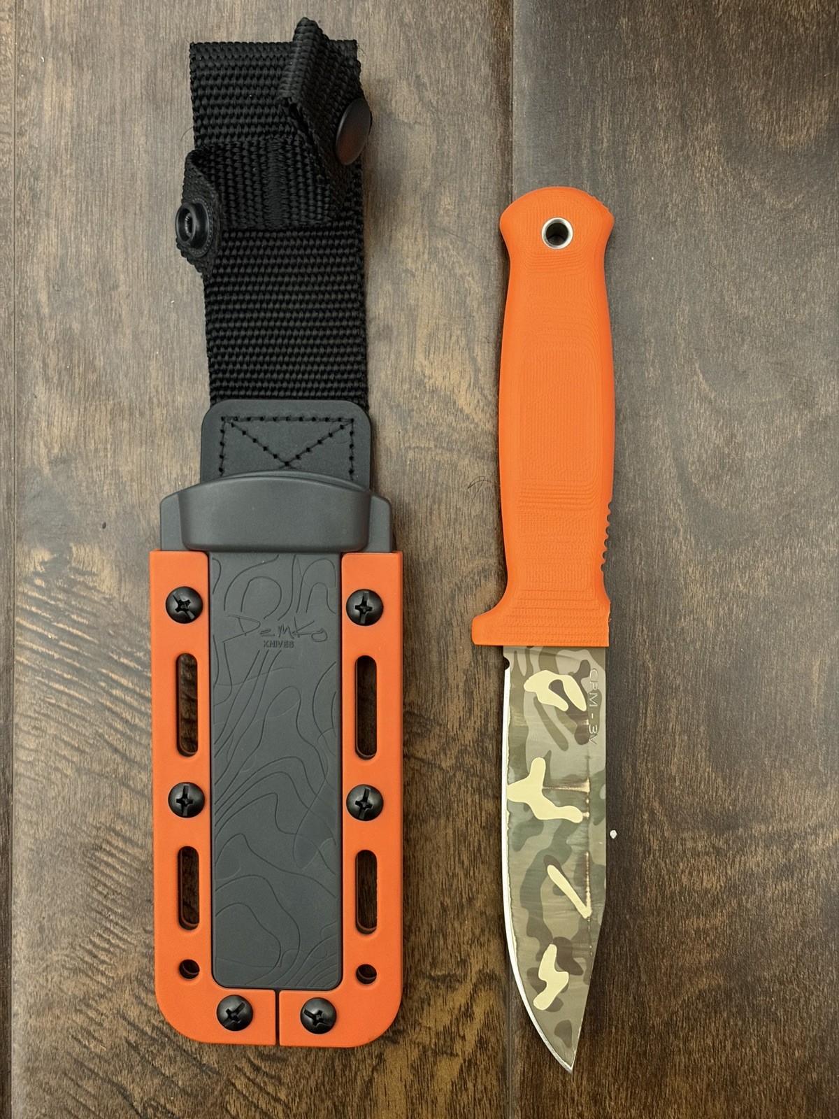 *Read Description* Armiger® 4 3V Clip Point Multi-Layer Camouflage