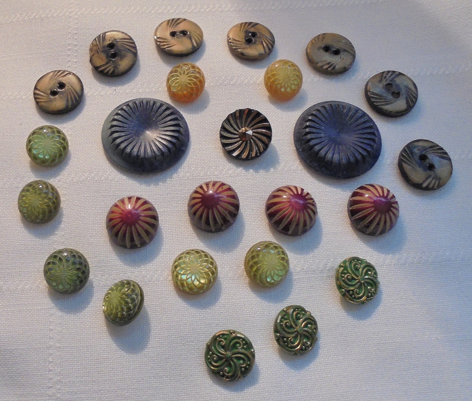 25 Radiating Sun Starburst Sewing Buttons Shank Sew Thru Variety Styles & Sizes