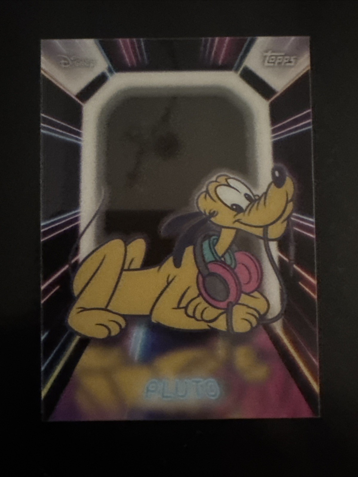 2026 Topps Disney Neon – Pluto #NPL-20 Illuminated Neon Lights