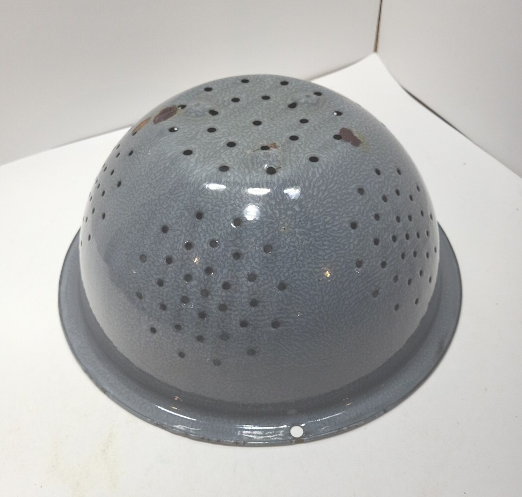 Vintage Enamelware – Granitware Gray Colander 11.125” Dia x 4.75″ Tall