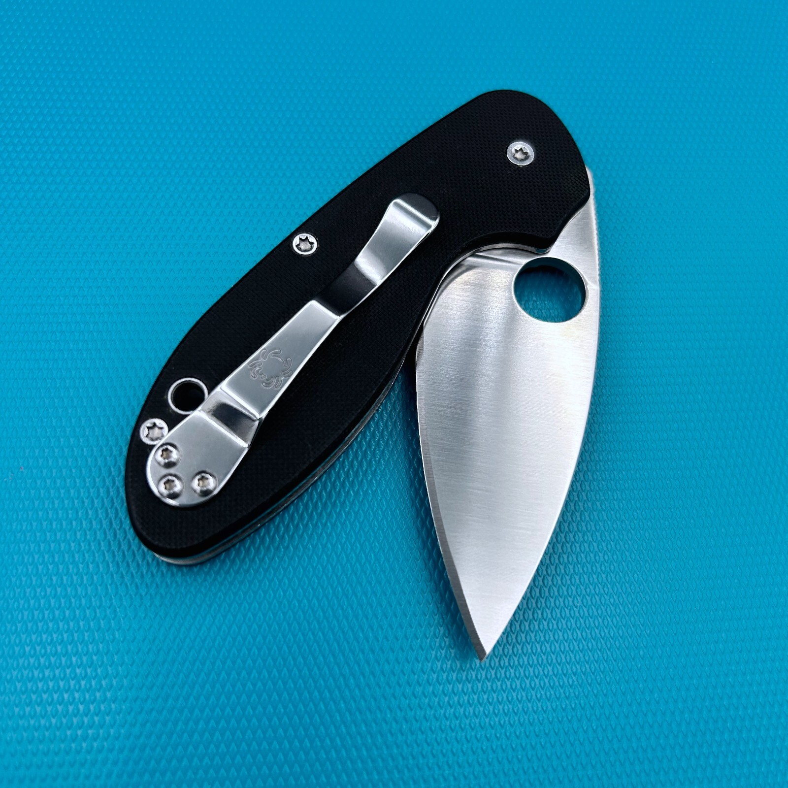Spyderco Efficient C216GP – Plain Edge Linerlock – G10 scales – 8Cr13MoV steel