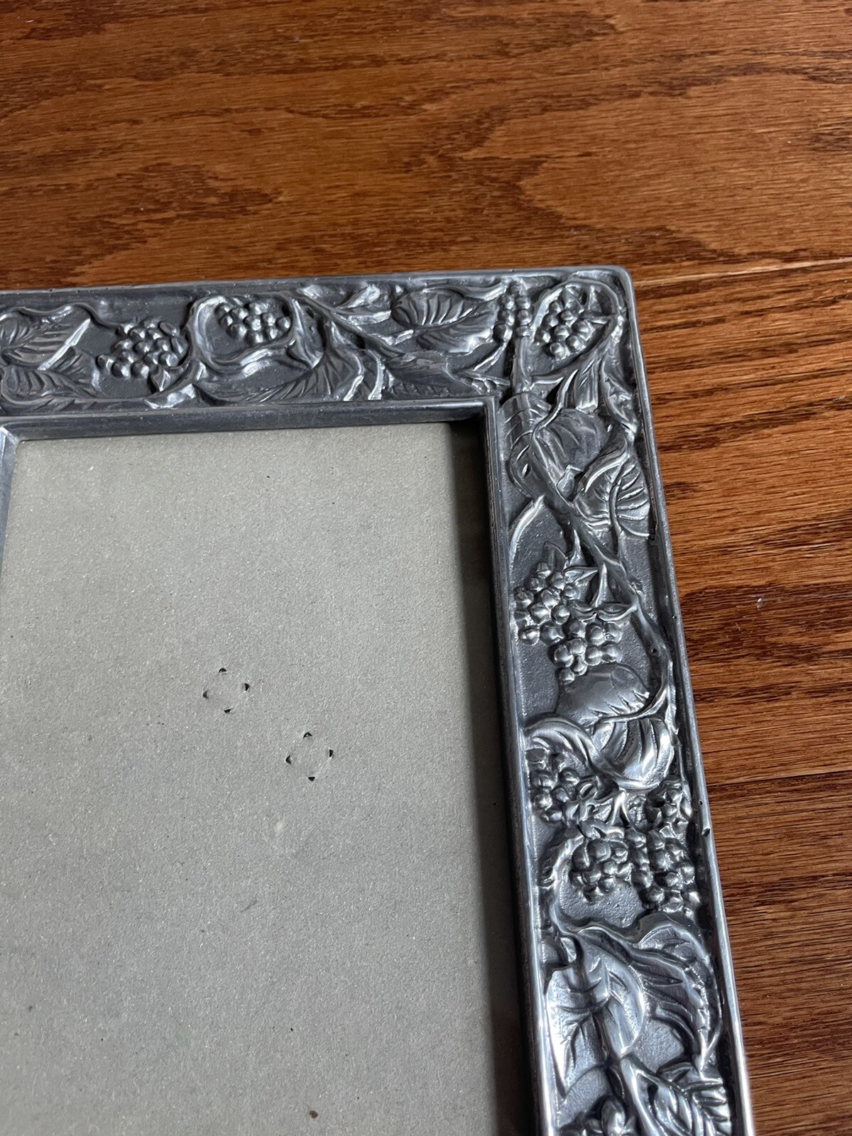 PEWTER PHOTO FRAME GRAPE VINE For 5×7 Photo Frame ~7.5×9.5”