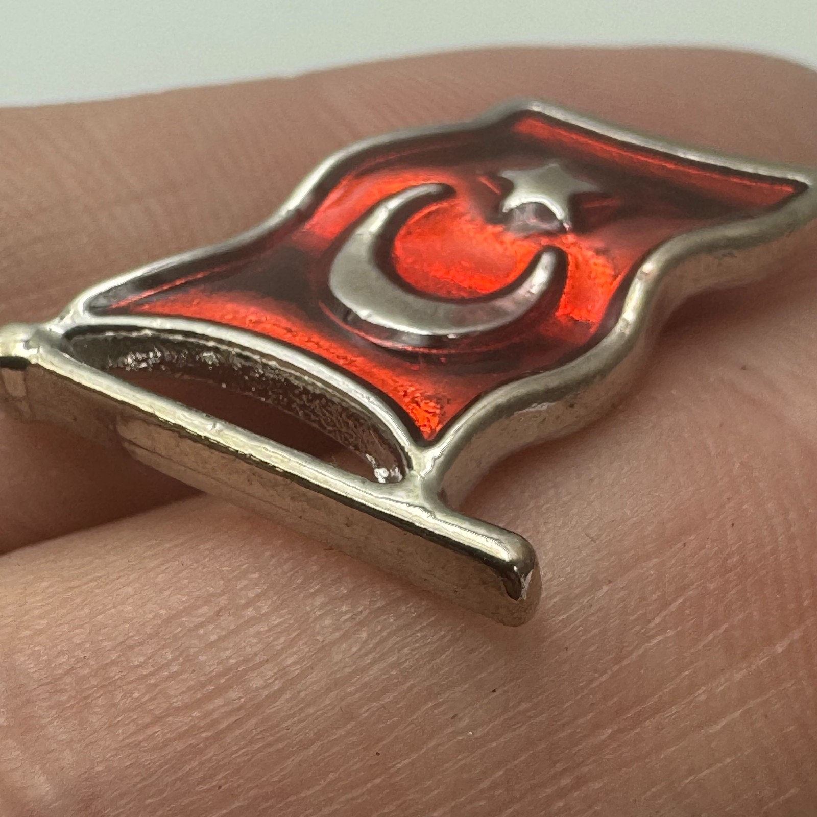 Republic of Turkey Turkiye Flag Lapel Pin Red Crescent Star National Waving
