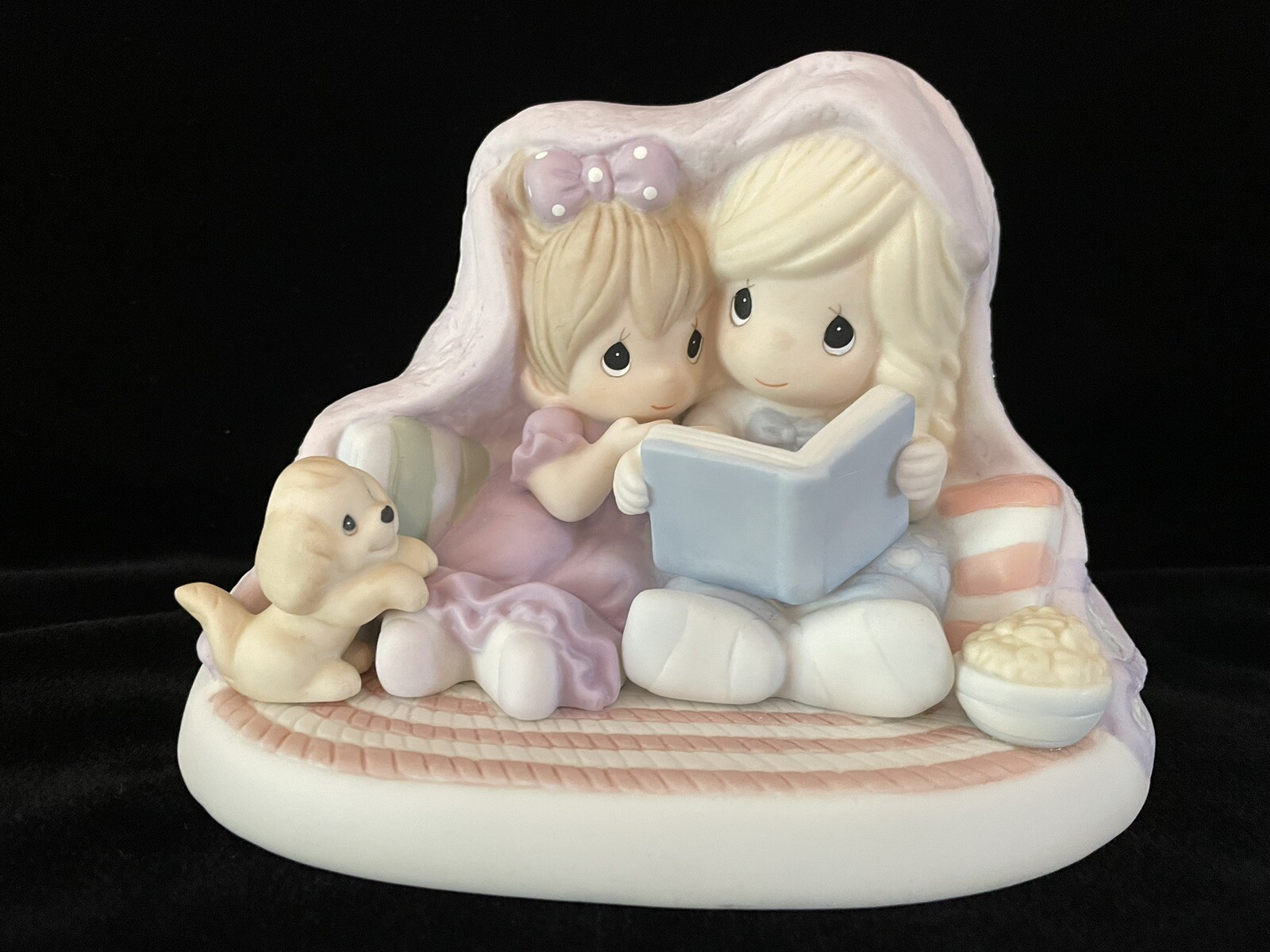 Precious Moments 2019 Nestled In Christmas Bliss Figurine 201029 MIB 4.5″ X 6″