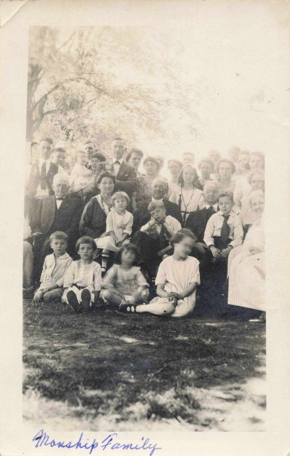 VTG Photo Beautiful Family Women Men Children Family Love Affection Reunion
