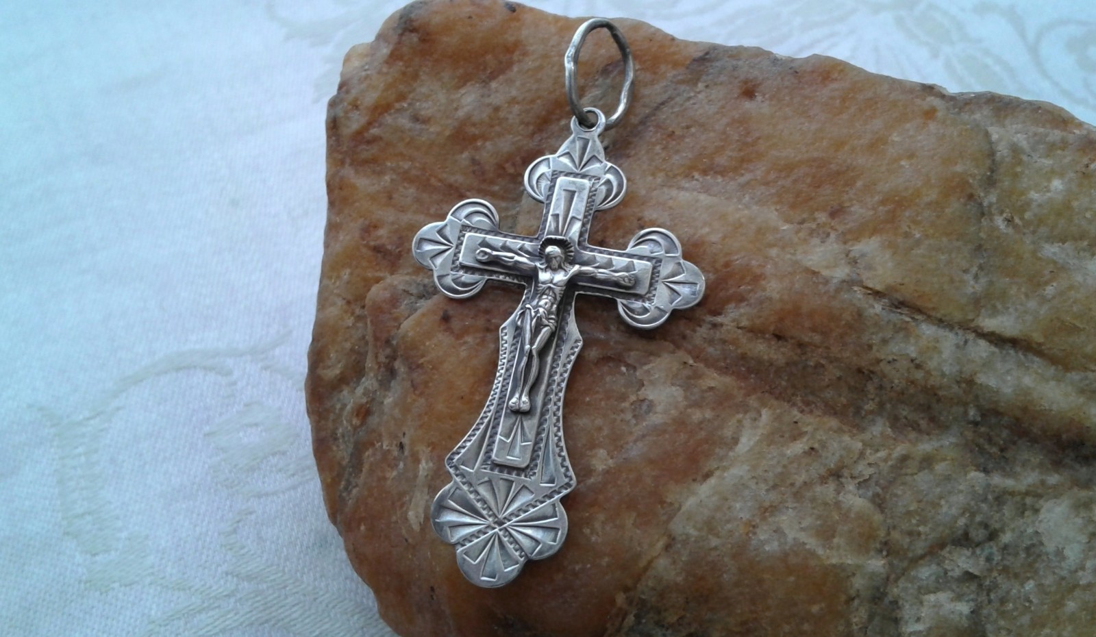 VINTAGE SOLID STERLING SILVER 2” 3.1g HAND-ENGRAVED ORTHODOX CROSS and CRUCIFIX