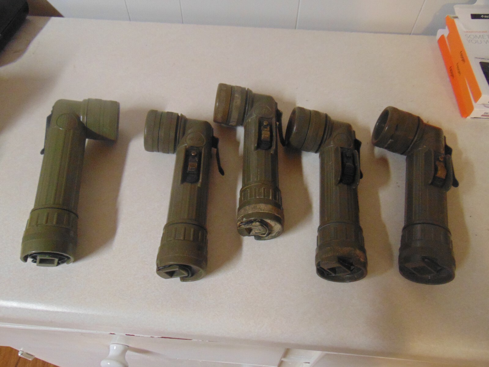 OLD ORIGINAL OLIVE DRAB MILITARY FLASHLIGHT GREAT FOR REINACTING PLEASE READ