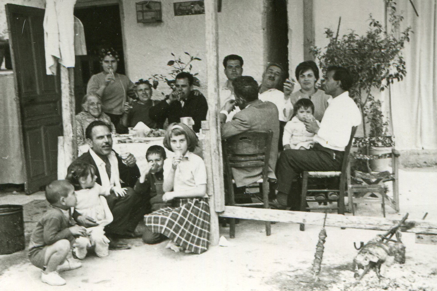 #35211 Greece Easter 1950s. Women, men & children. Photo.