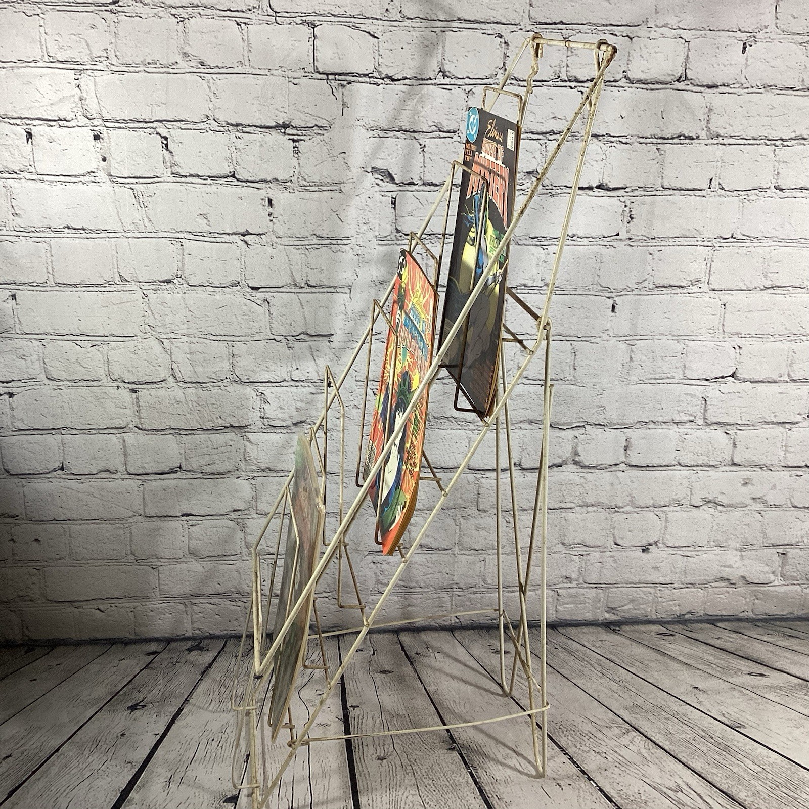 Comic Book Wire Display Rack Free Standing Floor Countertop Folding Peg Board