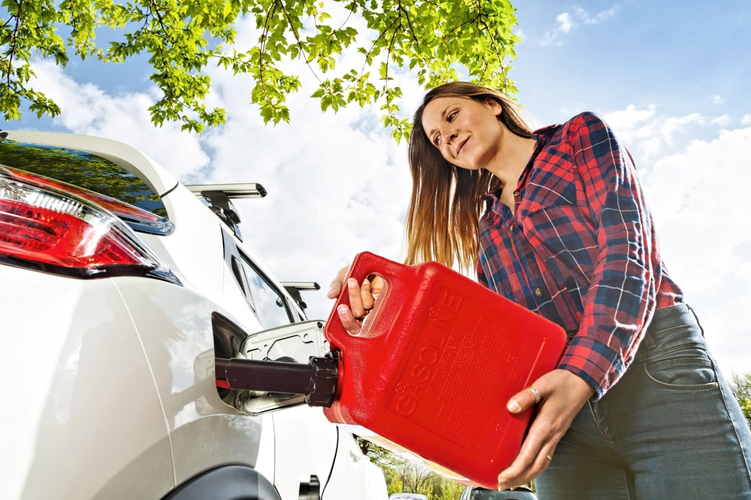 Auto Shut off Gasoline Can, 1 Gallon 4 oz. Capacity #1210, Red in Color