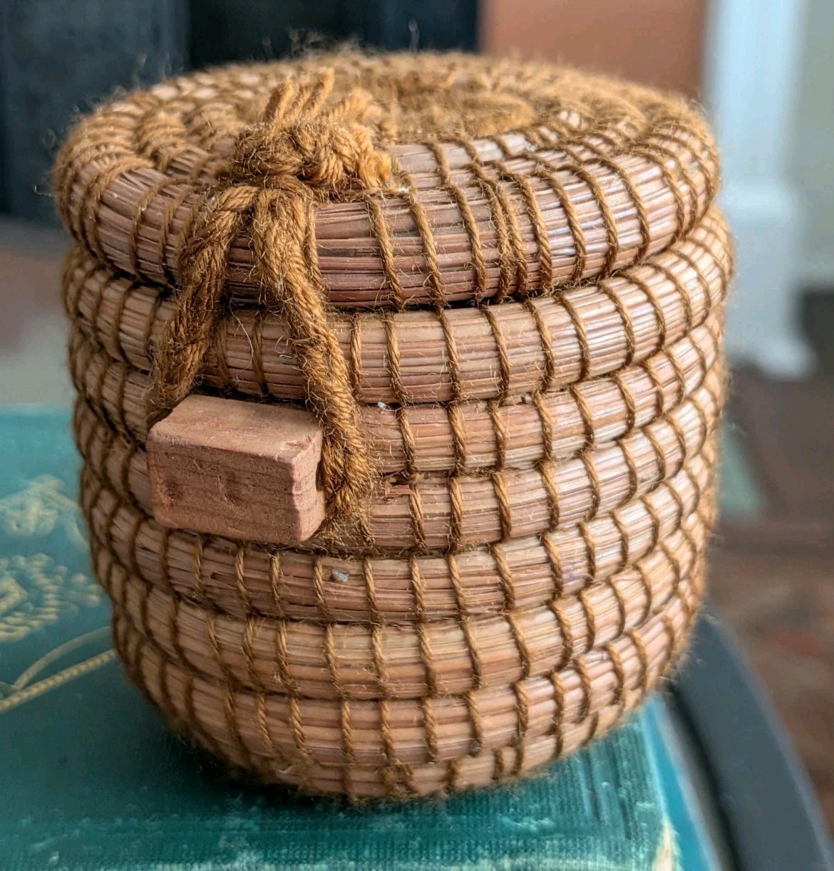 Vintage Hand Woven Nicaragua Pine Needle Basket Coil Mini Box Handmade Art