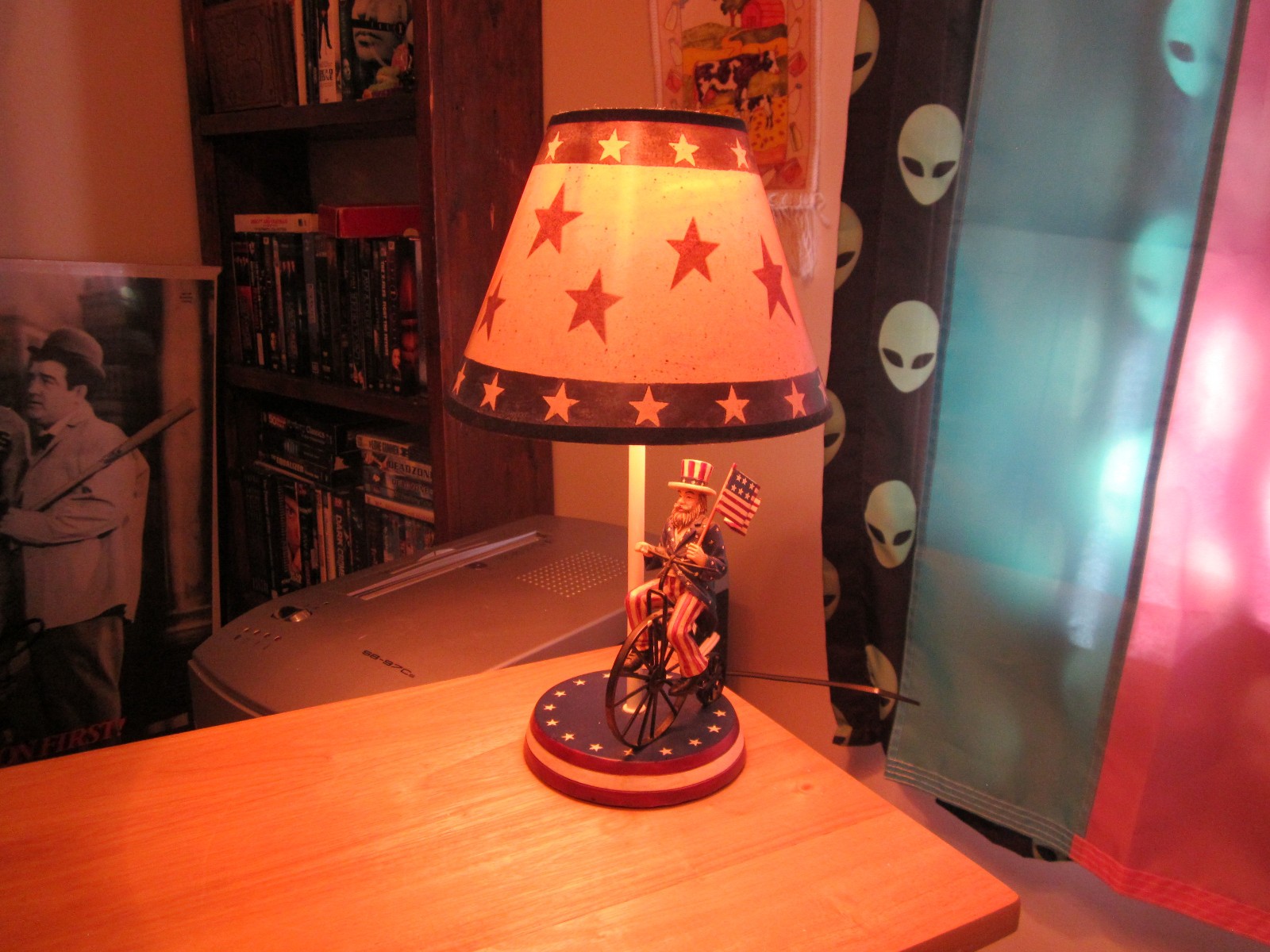 VTG Patriotic Uncle Sam Lamp w/Star Pattern Cone Shade, Red White Blue July 4th