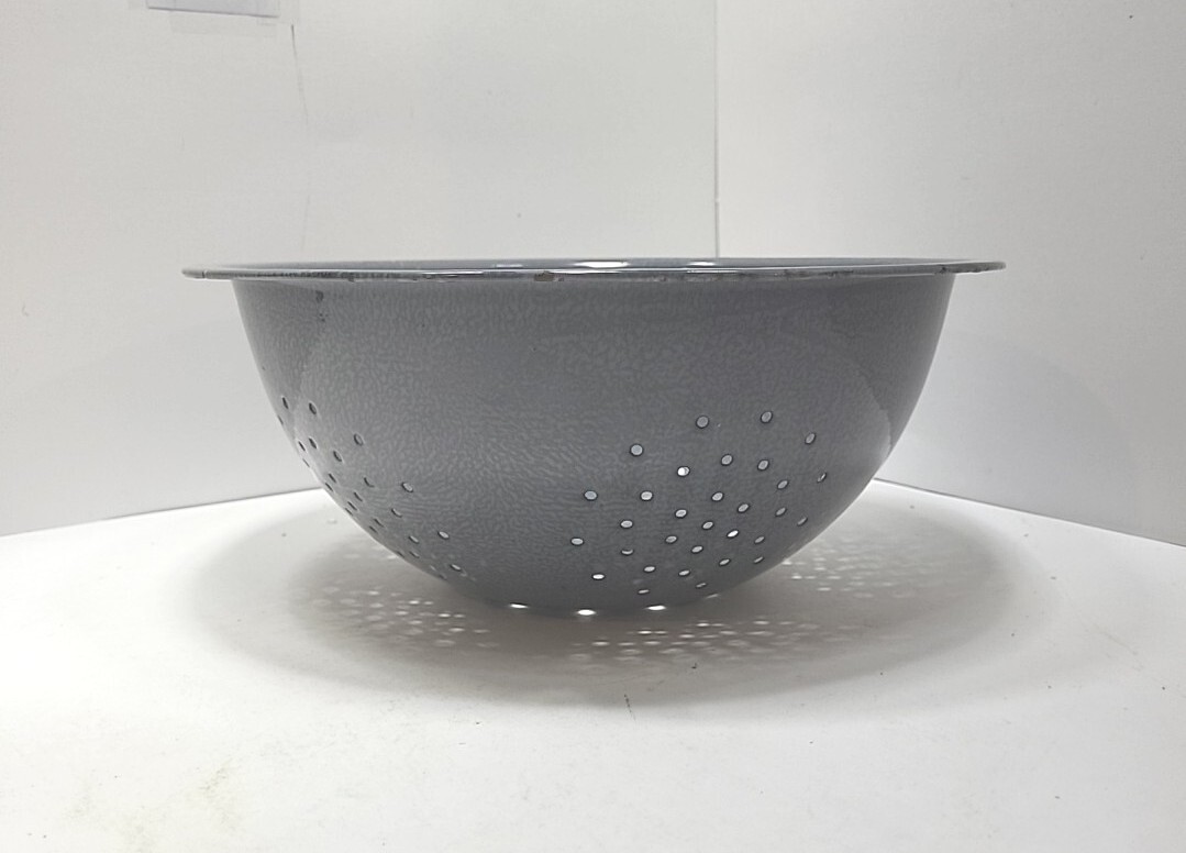 Vintage Enamelware – Granitware Gray Colander 11.125” Dia x 4.75″ Tall
