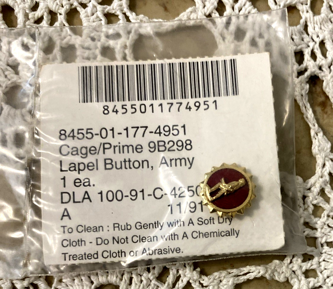 US Army Honorable Discharge Lapel Pin Button Service Veteran MINUTE MAN