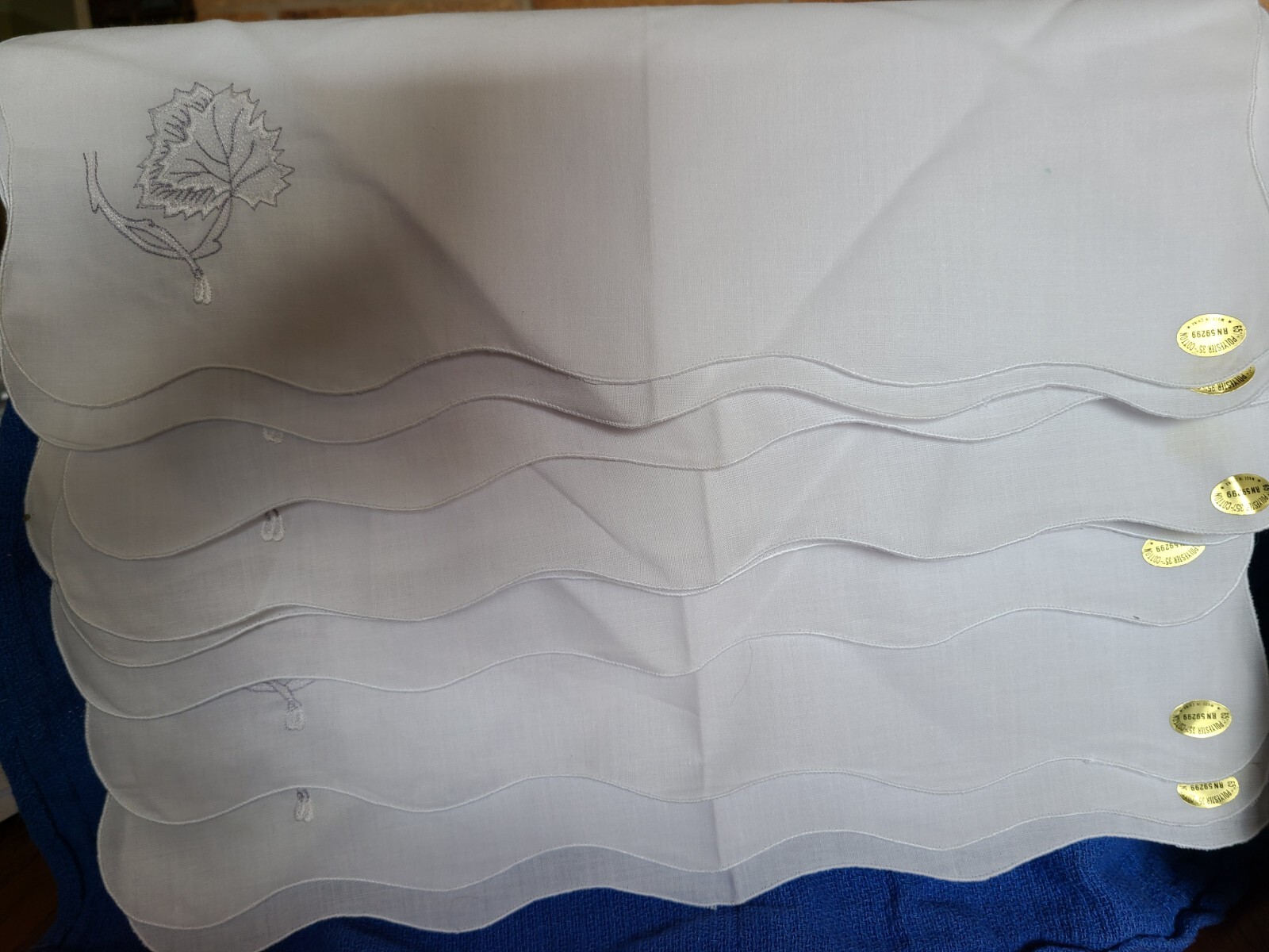 12- New White Polyester/Cotton Embroidered Leaf, Scalloped Edge, Cloth Napkins