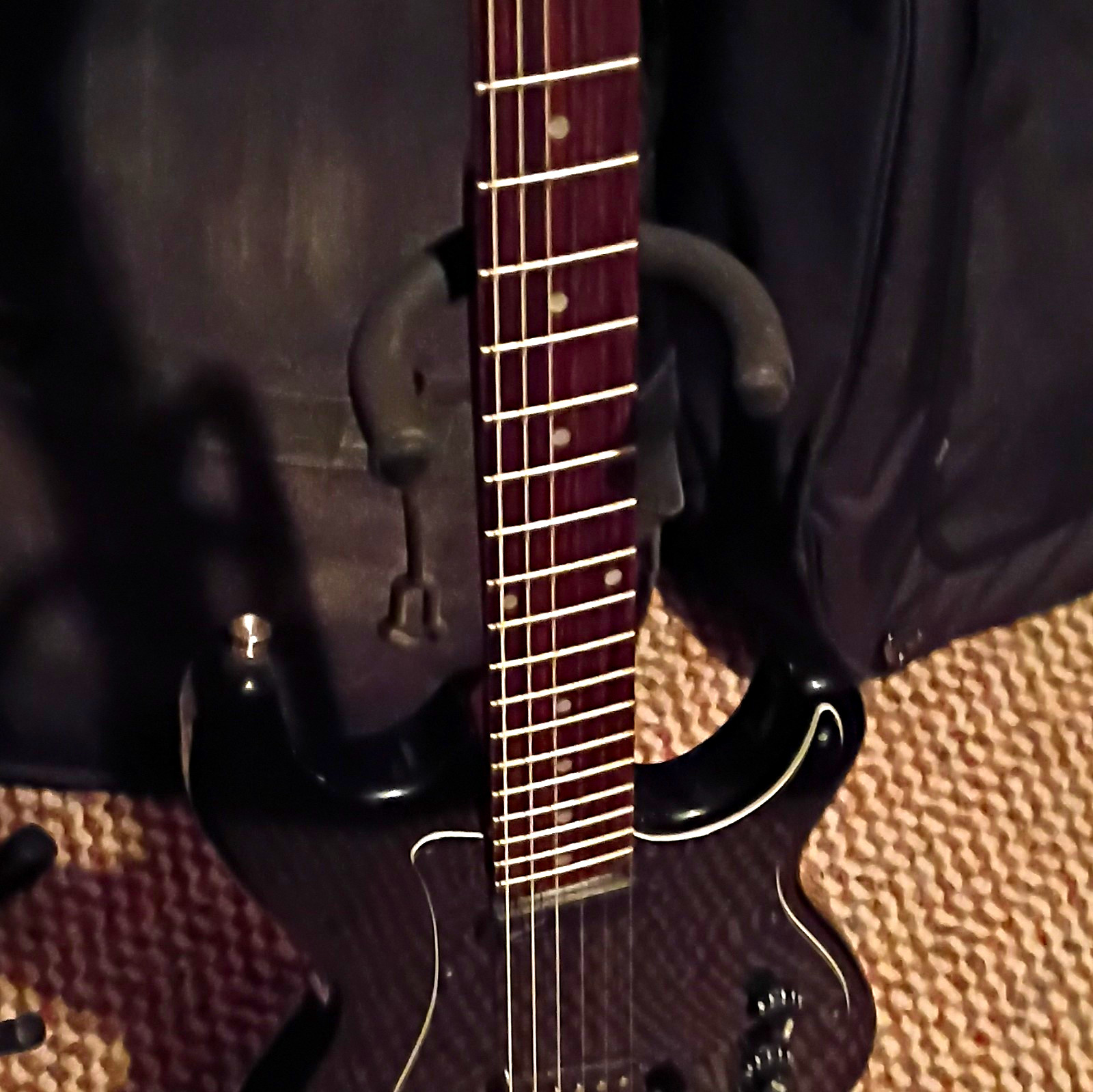 Memphis 6-String Solid Body Electric Guitar Black Right-Handed