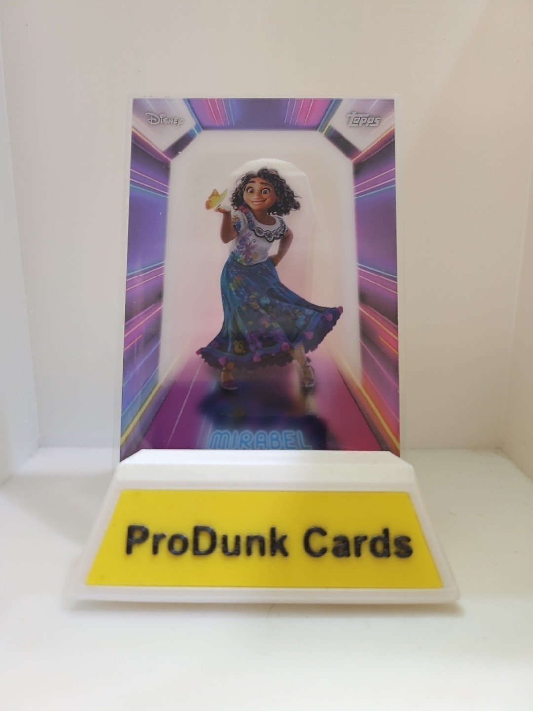 Topps Disney Neon Illuminated Neon Lights Mirabel NPL-16 Non-Sport Trading Card