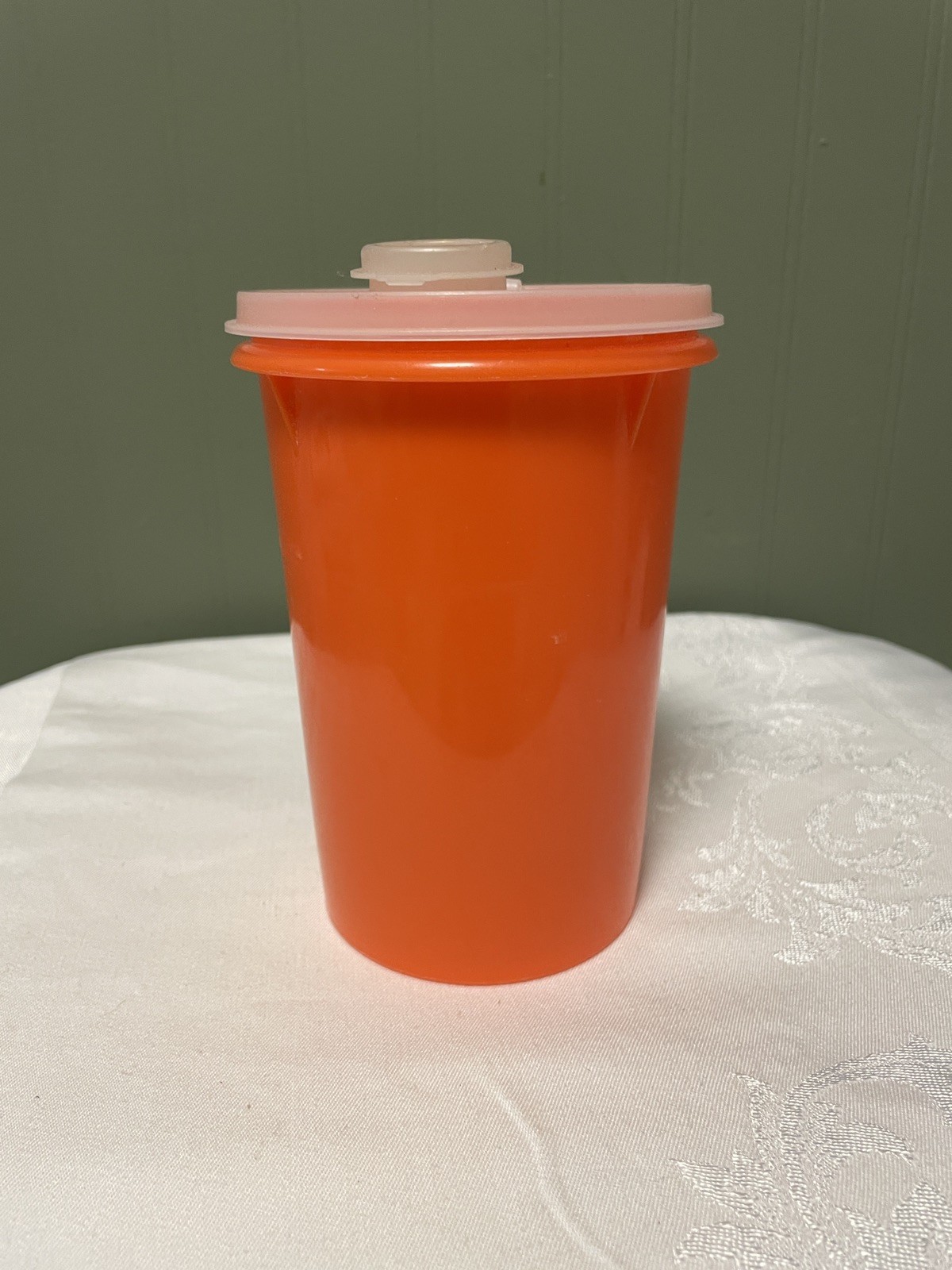 Tupperware 1 Quart Handolier Container 321-14 Orange Drink Storage w/ lid, pour