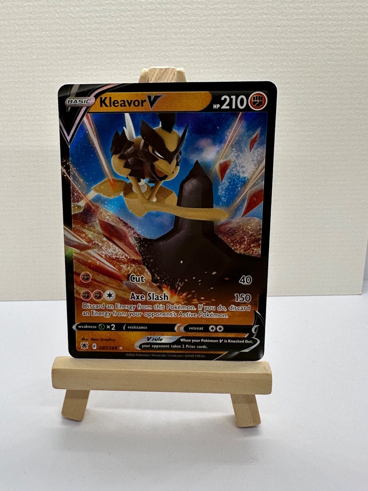 Kleavor V – 087/189 – Half Art – Astral Radiance – Pokemon – Near Mint