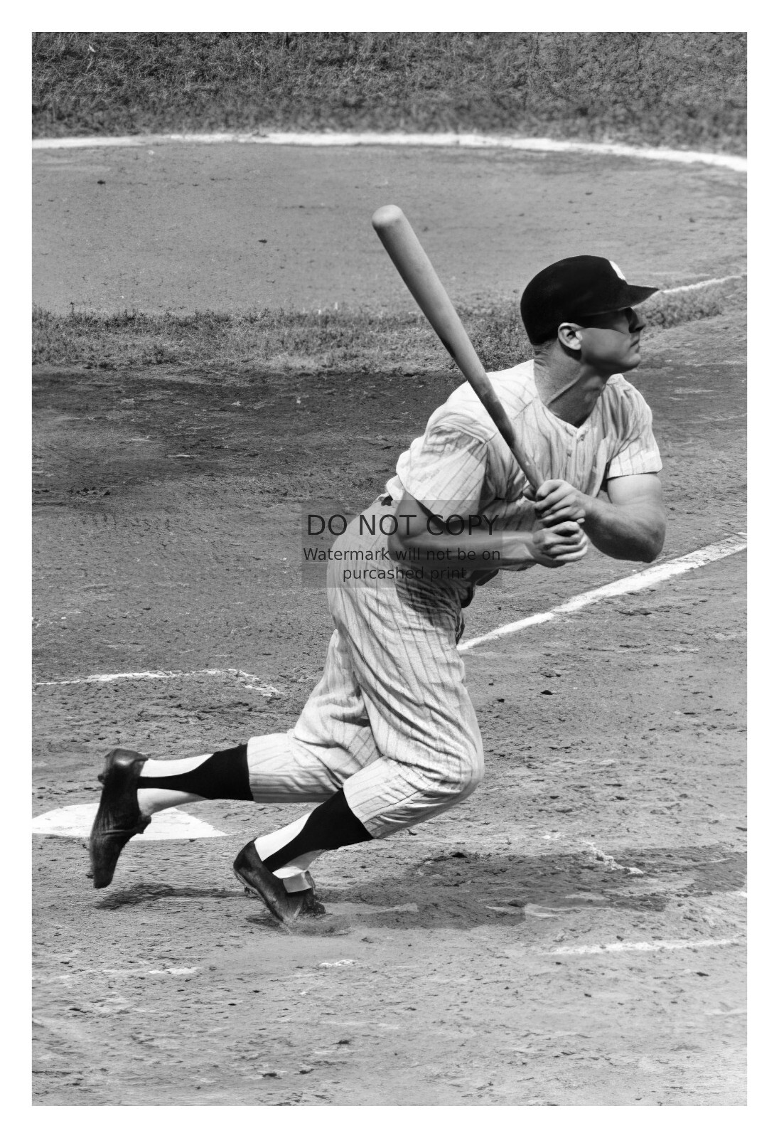 MICKEY MANTLE NEW YORK YANKEES SWING HIT SPRINT NEW YORK YANKEES 4X6 PHOTO
