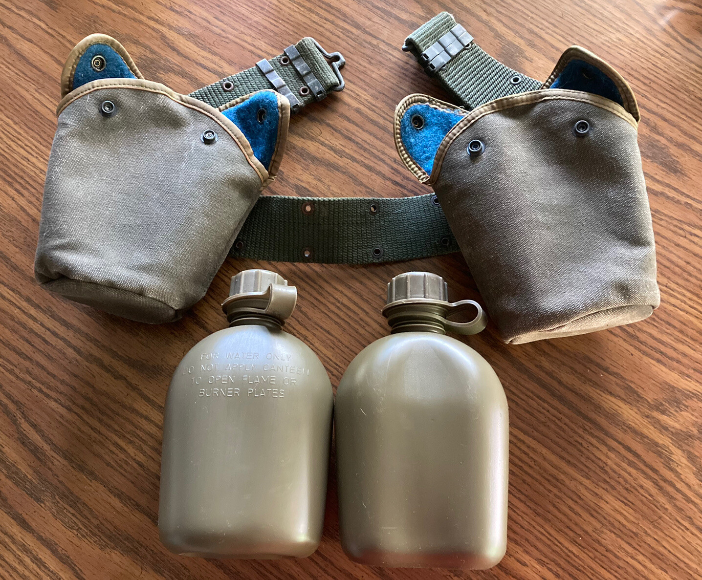 Vintage 1980 US Army Green Dual Military Water Canteen Pouch Belt