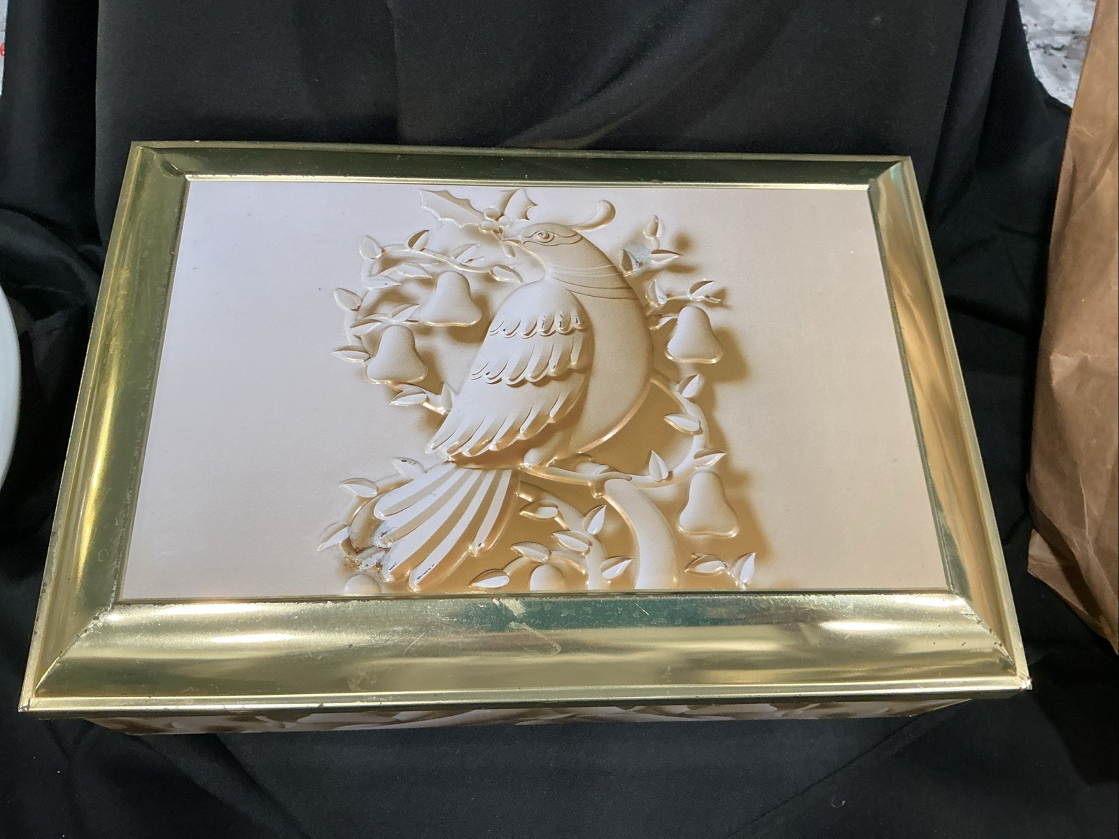 Partridge In Pear Tree Embossed Hinged Tin Limited Edition 2000 Henry Lambertz
