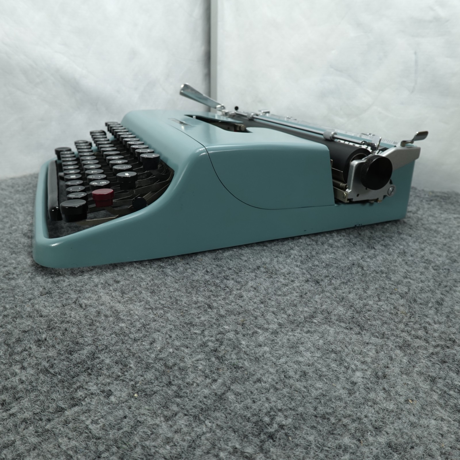 Olivetti Lettera 22 Typewriter Portable Made In Italy W/ Case New Ink 1959 Elite