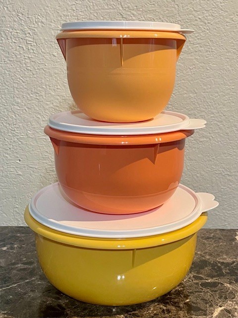 Tupperware Classic Mixing Bowl Container 5/8/12 Cup with White Seal Set of 3 New