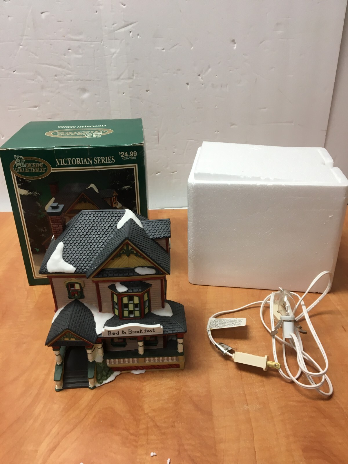 Dickens Collectables Victorian Series Bed And Breakfast Lighted Christmas House