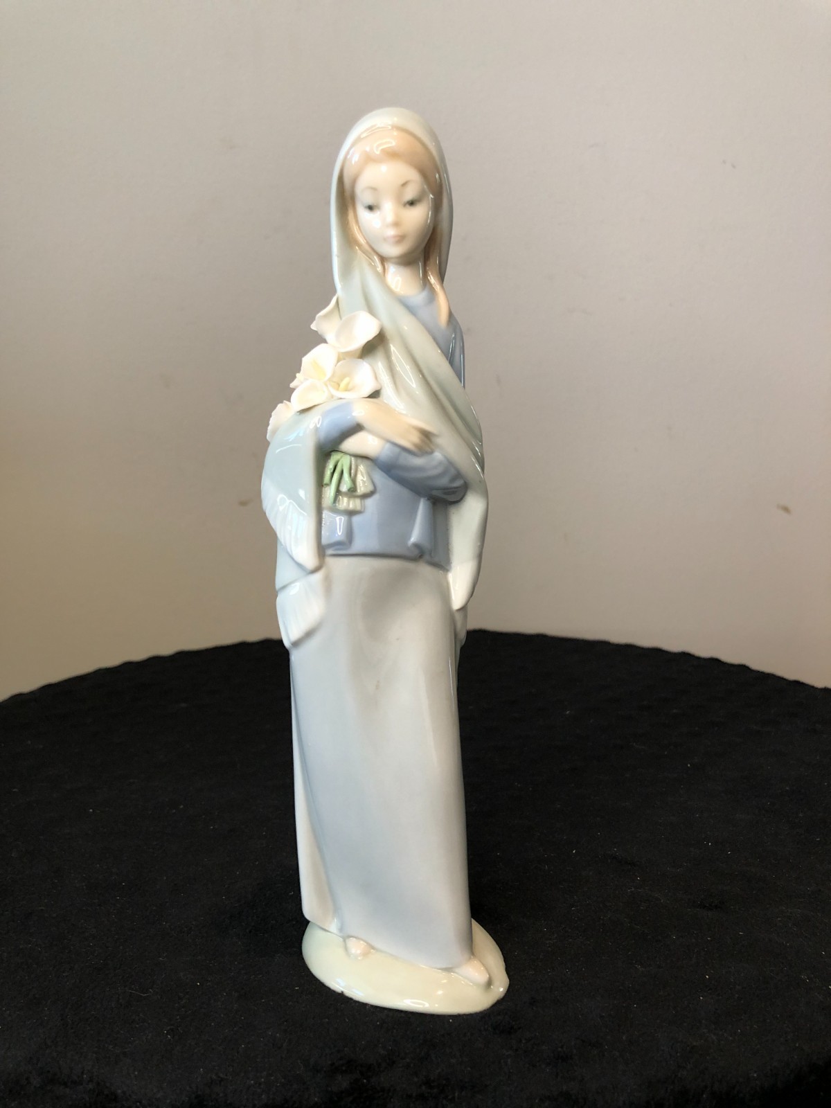 Retired Lladro #4650 Standing Girl Figurine with Calla Lilies, Uranium Glaze