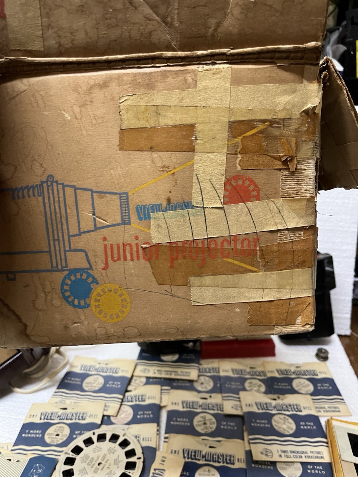 Sawyers Viewmaster Junior Projector And Light Attachment & 24 Reels
