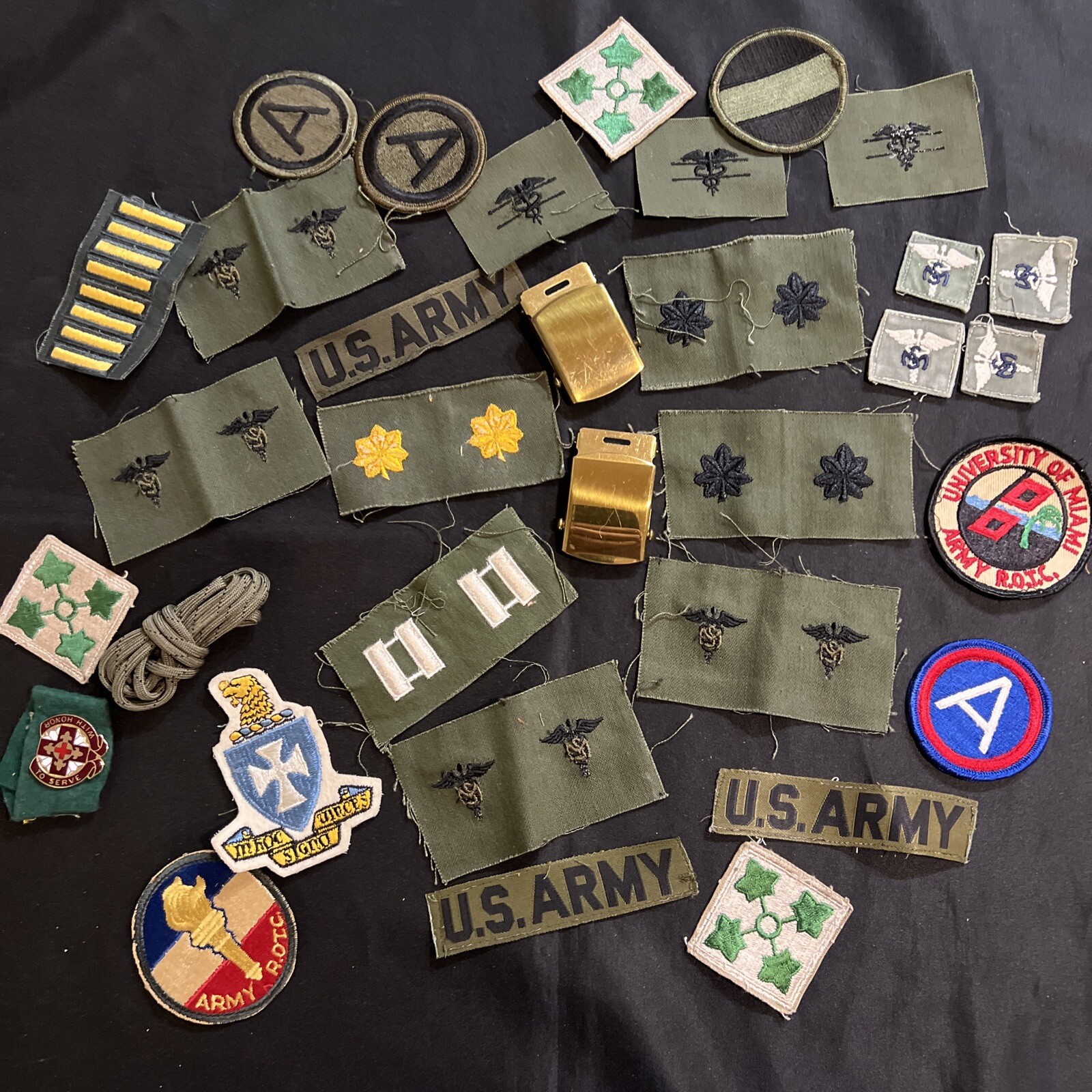 😎Lot of Vintage Military patches and Military memorabilia As Pictures 😎A-3