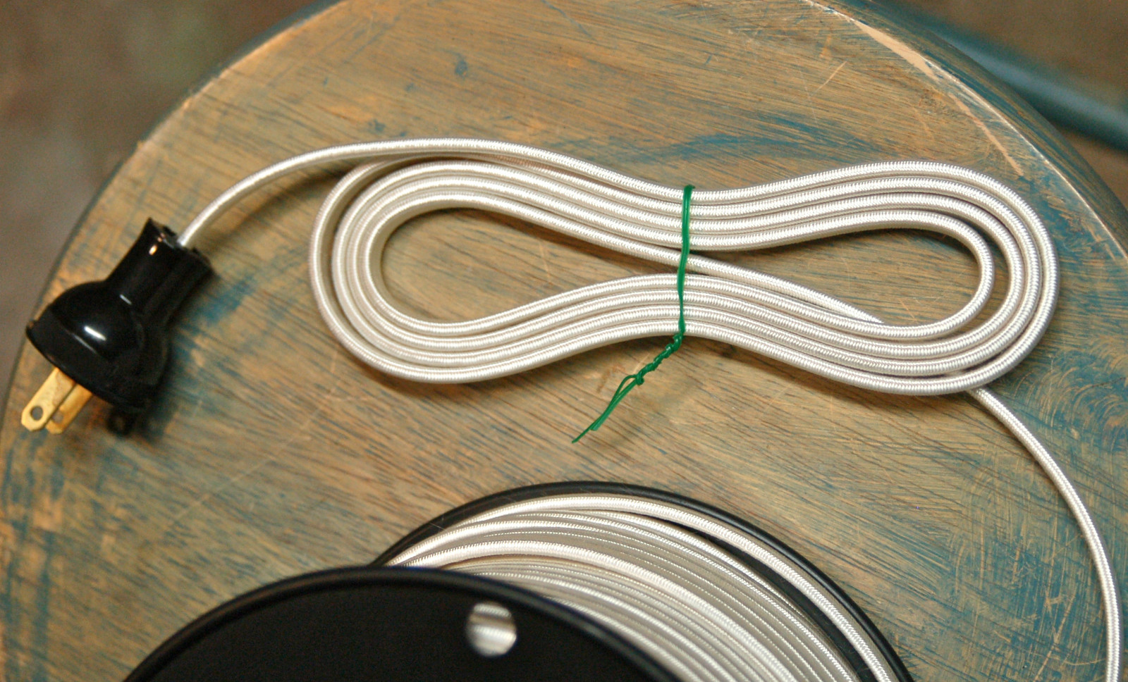 8′ Flat 2-Wire Cloth Covered Cord & Plug, Vintage Light Lamp Rewire Kit, Rayon