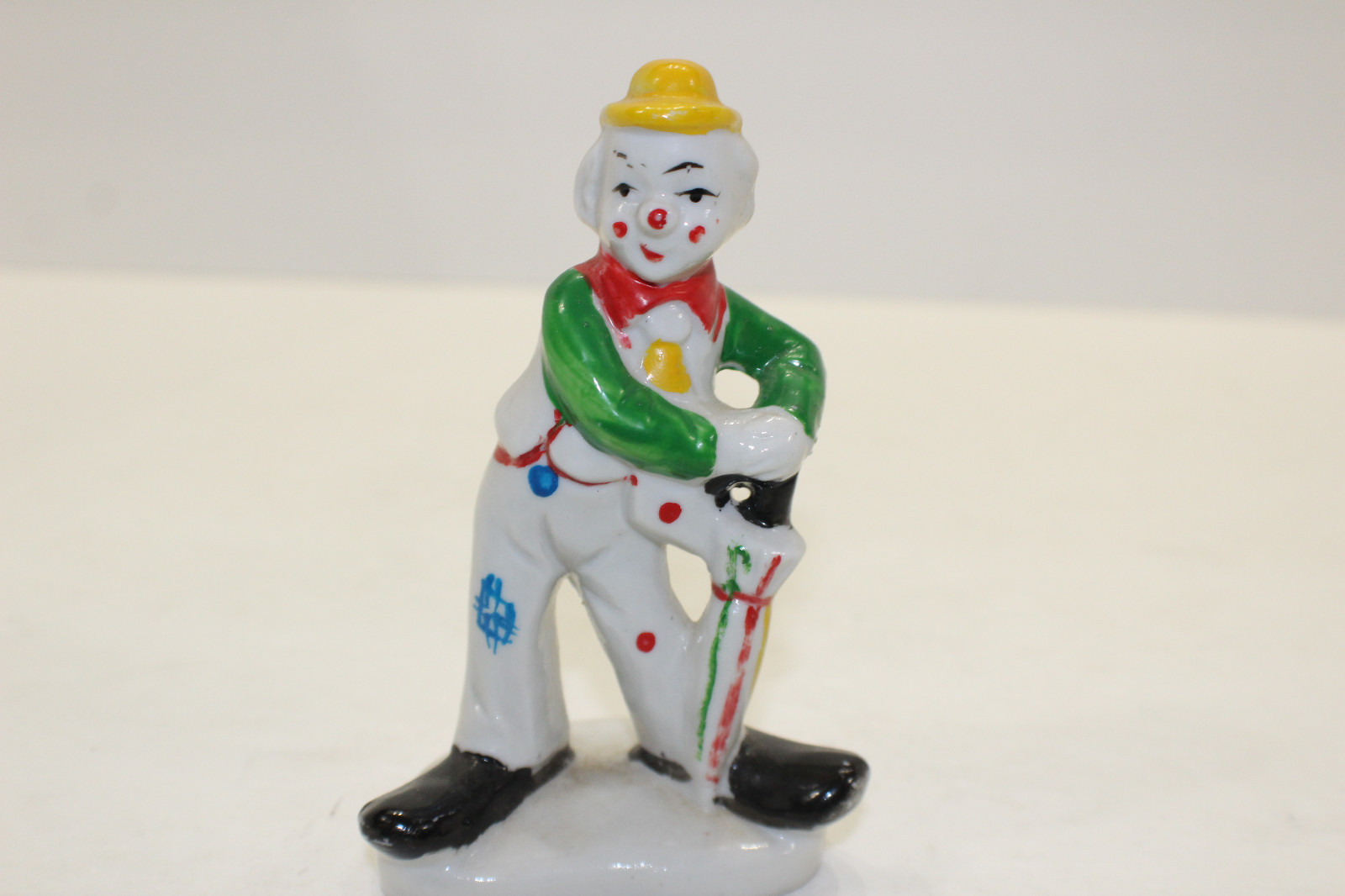 Ceramic Clown 5″ tall Decorative Collectible Figurine laughing smiling silly