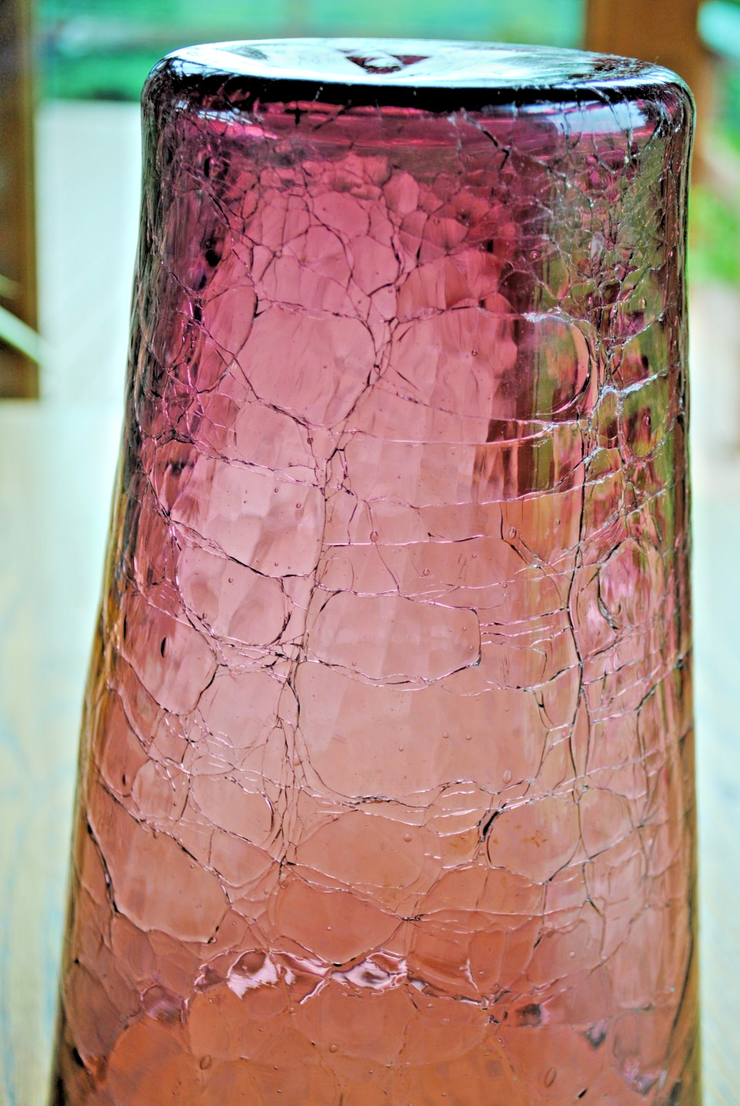 Rare 10.5 in. Vase! Gorgeous Amethyst Large Crackle Glass w/ tiny air bubbles